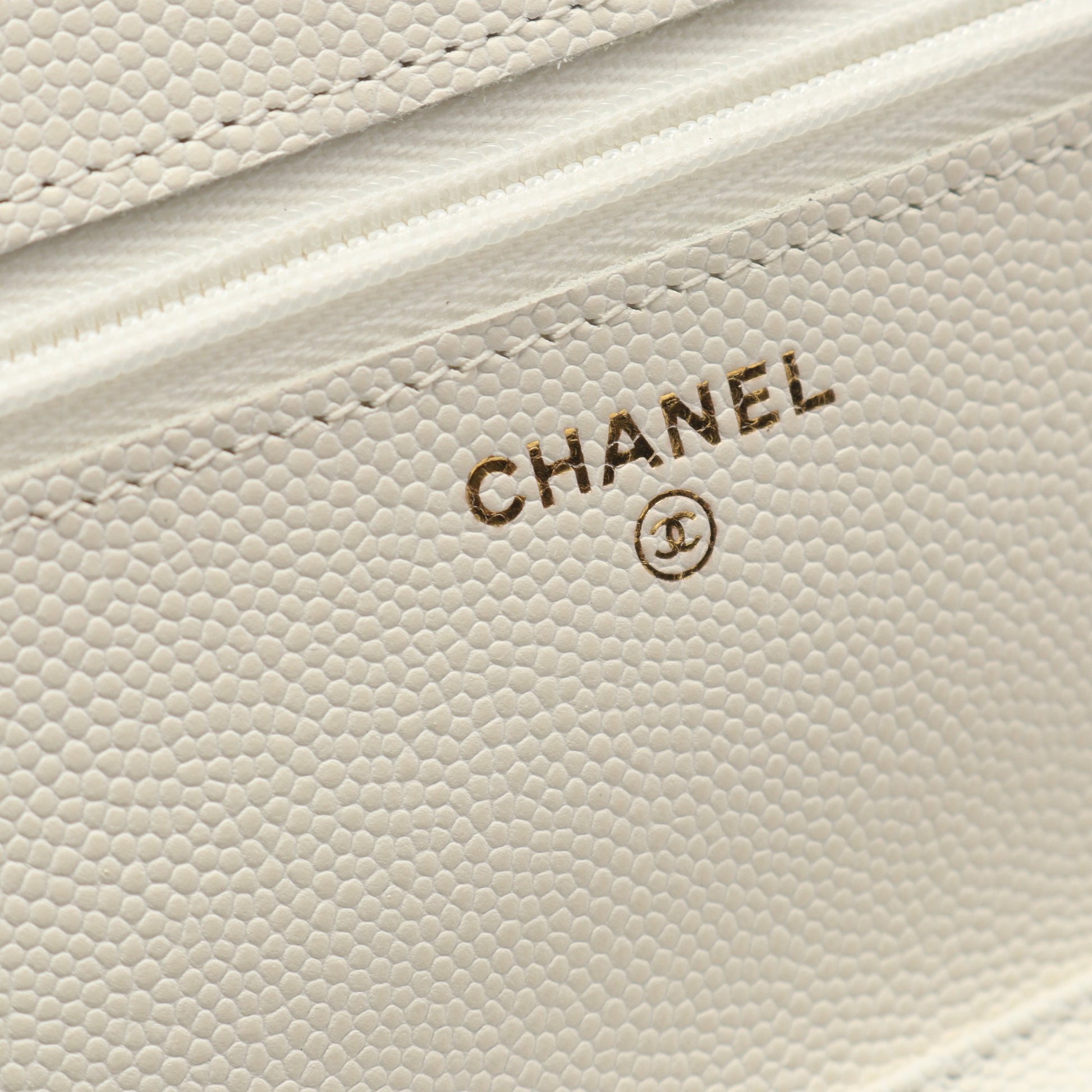 マトラッセ チェーンウォレット キャビアスキン ホワイト ゴールド金具 シャネル バッグ CHANEL