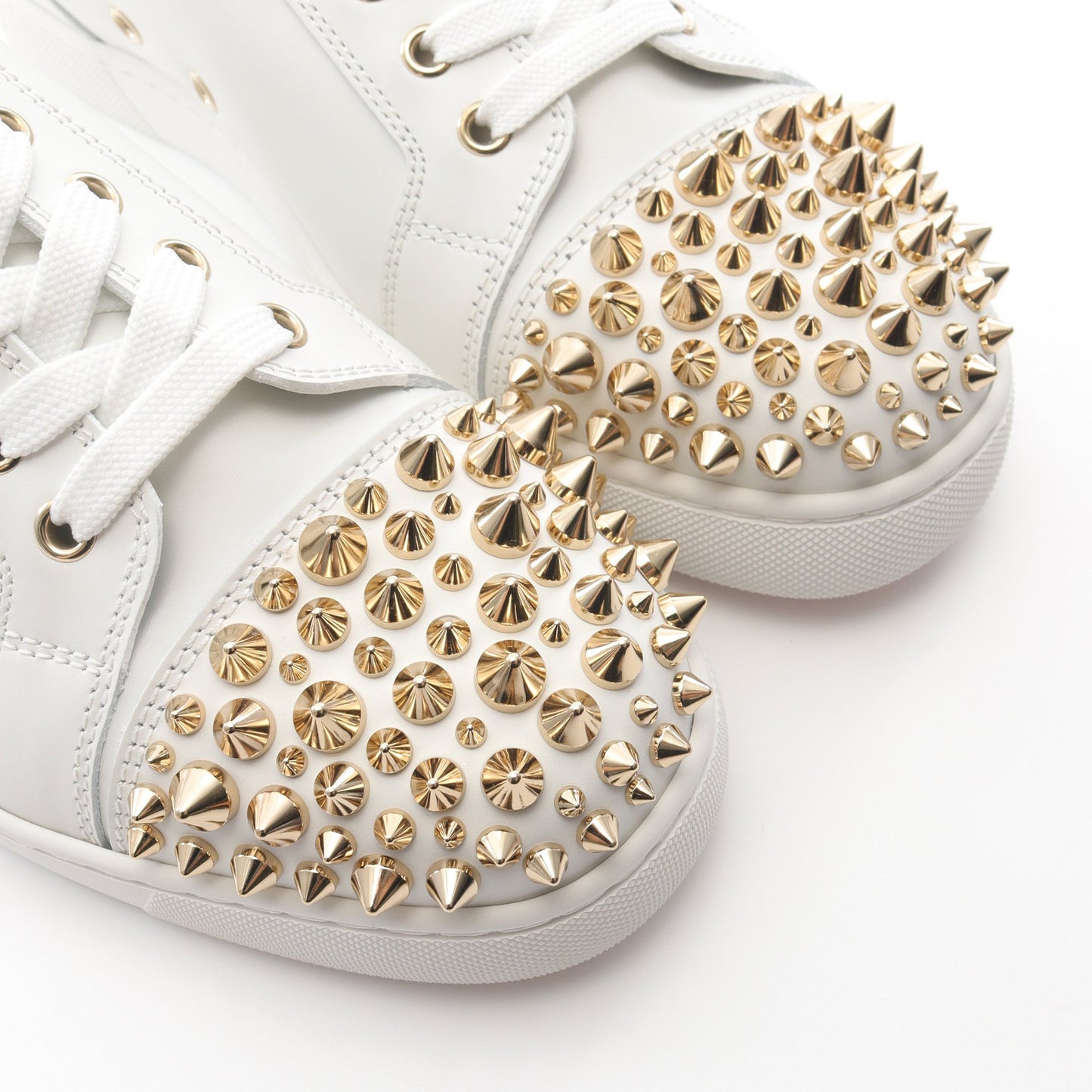 Louis Junior Spikes スニーカー レザー ホワイト ゴールド スパイクスタッズ クリスチャンルブタン シューズ Christian Louboutin