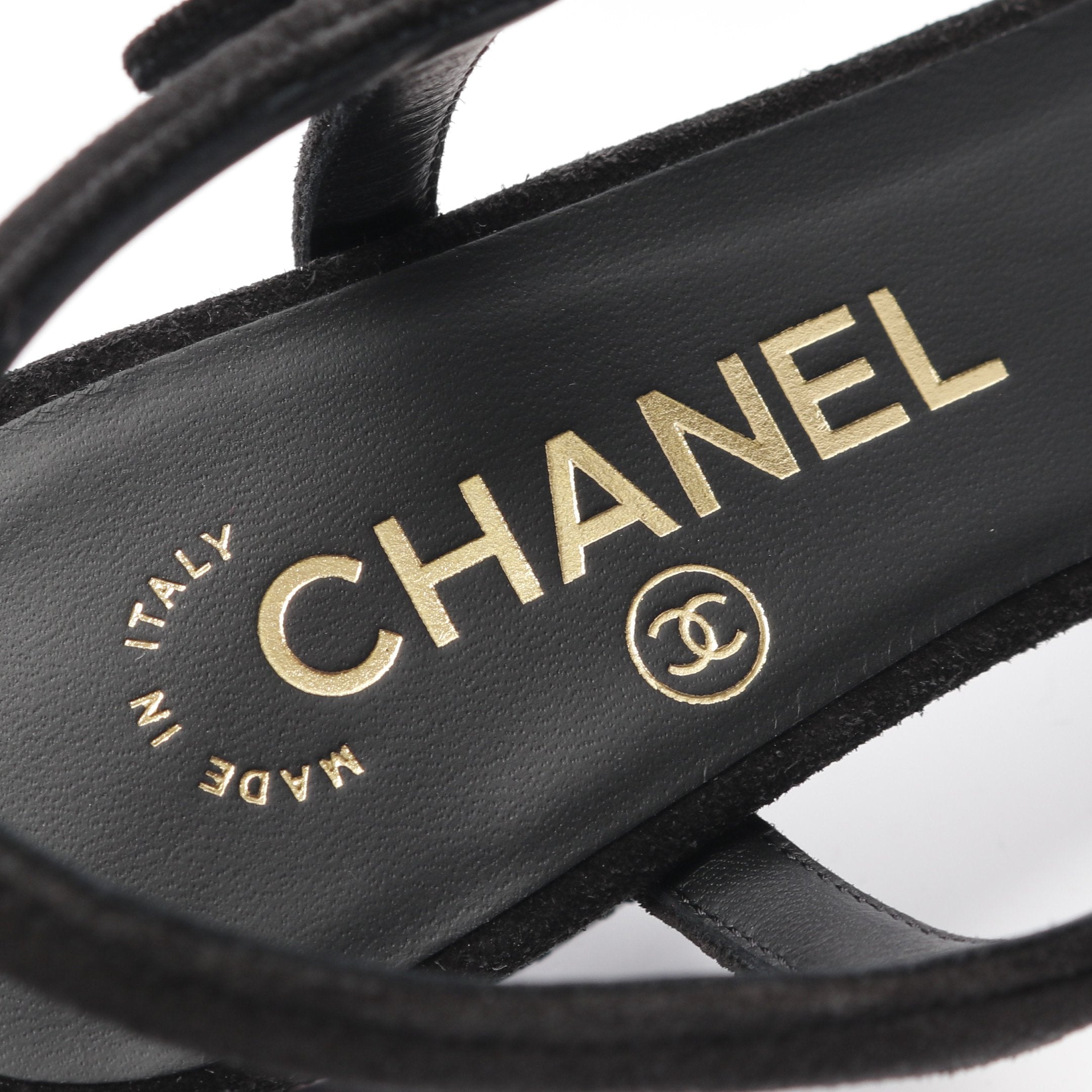 CHANEL ブラック スエード サンダル ラインストーンロゴヒール サンダル スエード ブラック マルチカラー