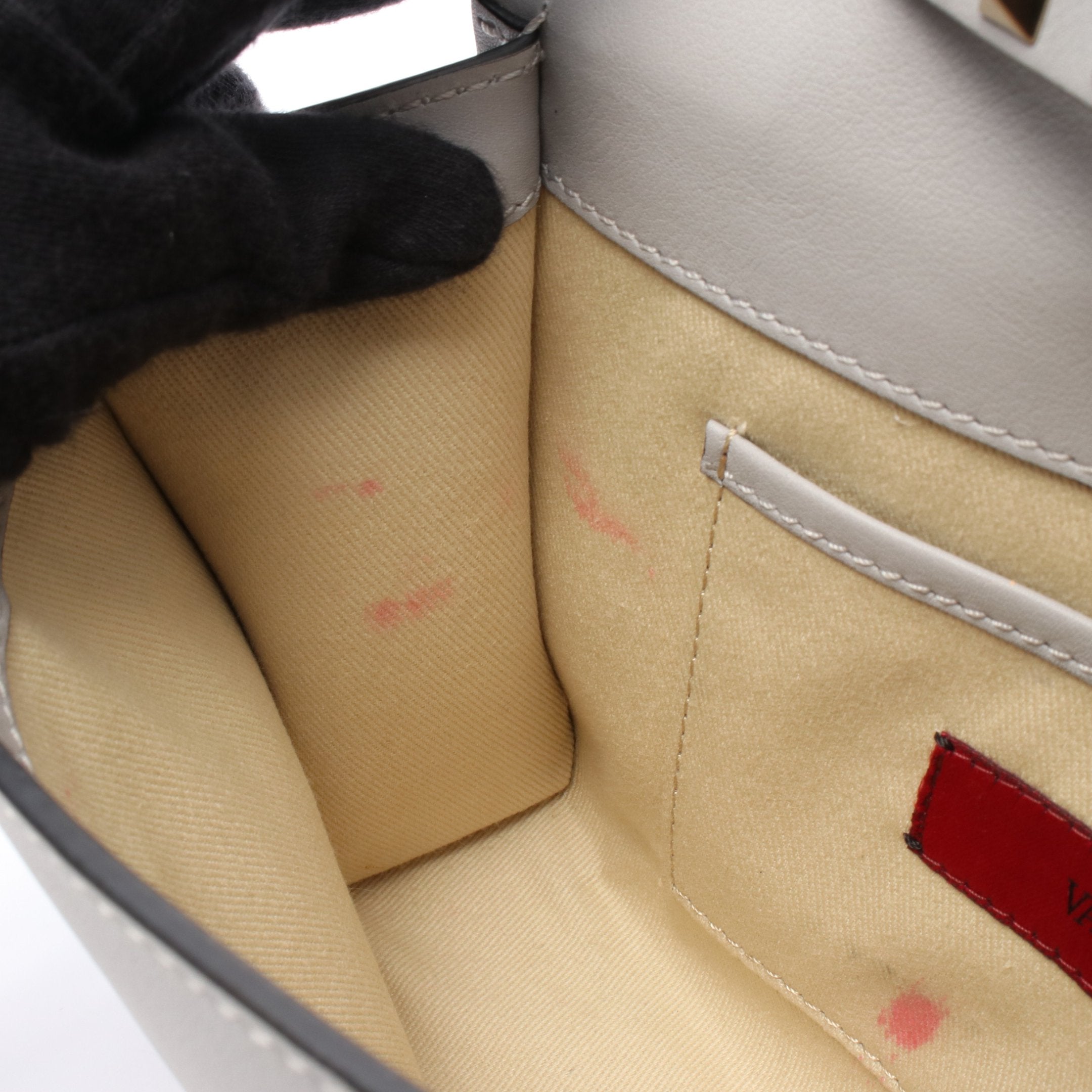 ヴァレンティノ VALENTINO ロックスタッズ ショルダーバッグ レザー グレー 中古 新入荷 OB2028 VALENTINO（ヴァレンティノ） ロックスタッズ ショルダーバッグ レザー