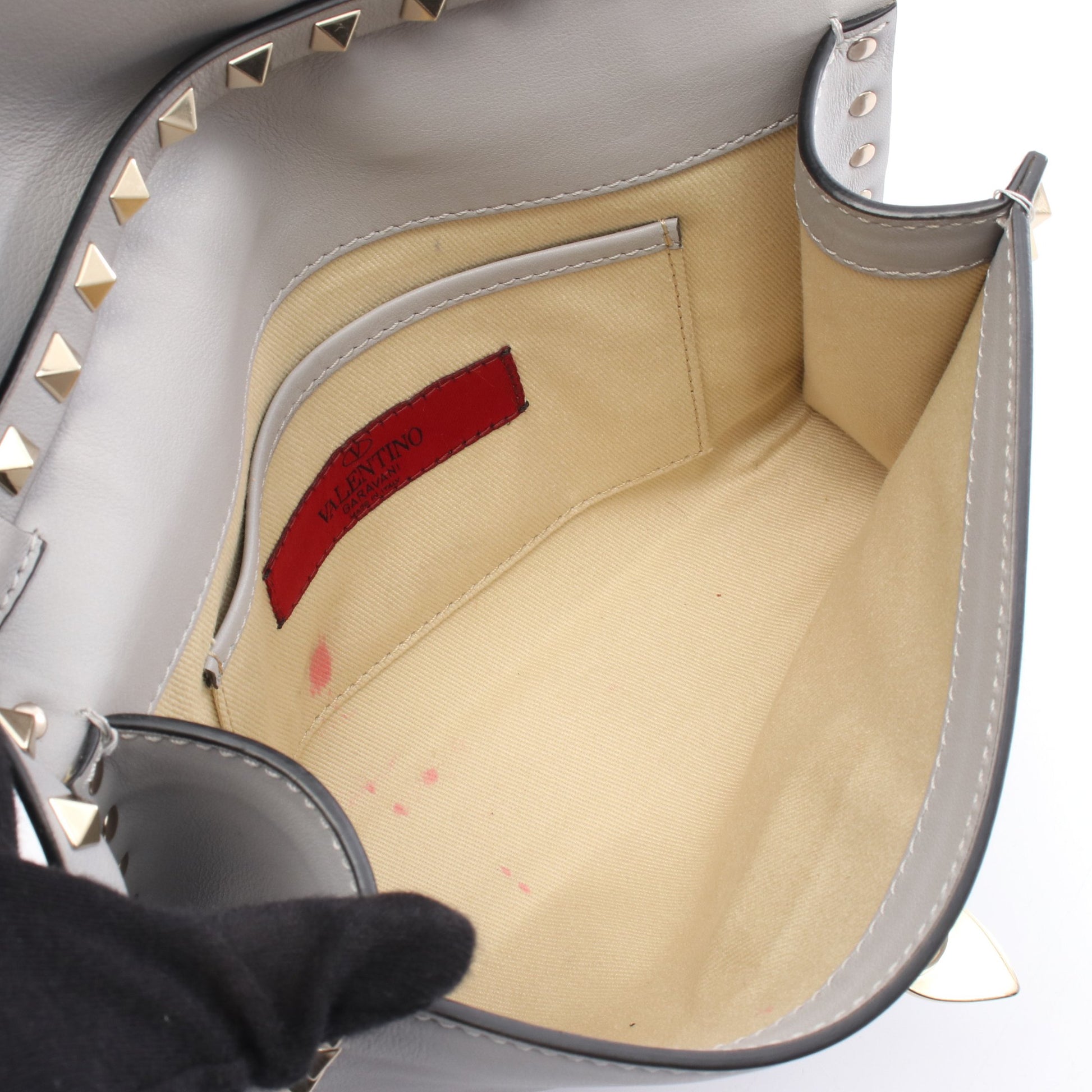 ショルダーバッグ レザー ライトグレー ロックスタッズ ヴァレンティノ  