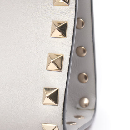 ショルダーバッグ レザー ライトグレー ロックスタッズ ヴァレンティノ バッグ VALENTINO