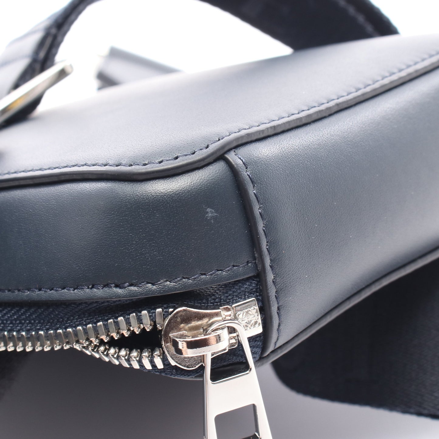 バーティカル クロスボディポケット ショルダーバッグ レザー ネイビー ロエベ バッグ LOEWE