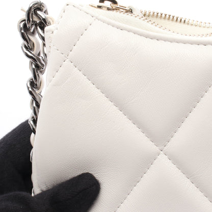 シャネル19 マトラッセ スモール ホーボー チェーンショルダーバッグ レザー ホワイト コンビ金具 シャネル バッグ CHANEL