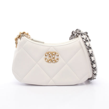シャネル19 マトラッセ スモール ホーボー チェーンショルダーバッグ レザー ホワイト コンビ金具 シャネル バッグ CHANEL