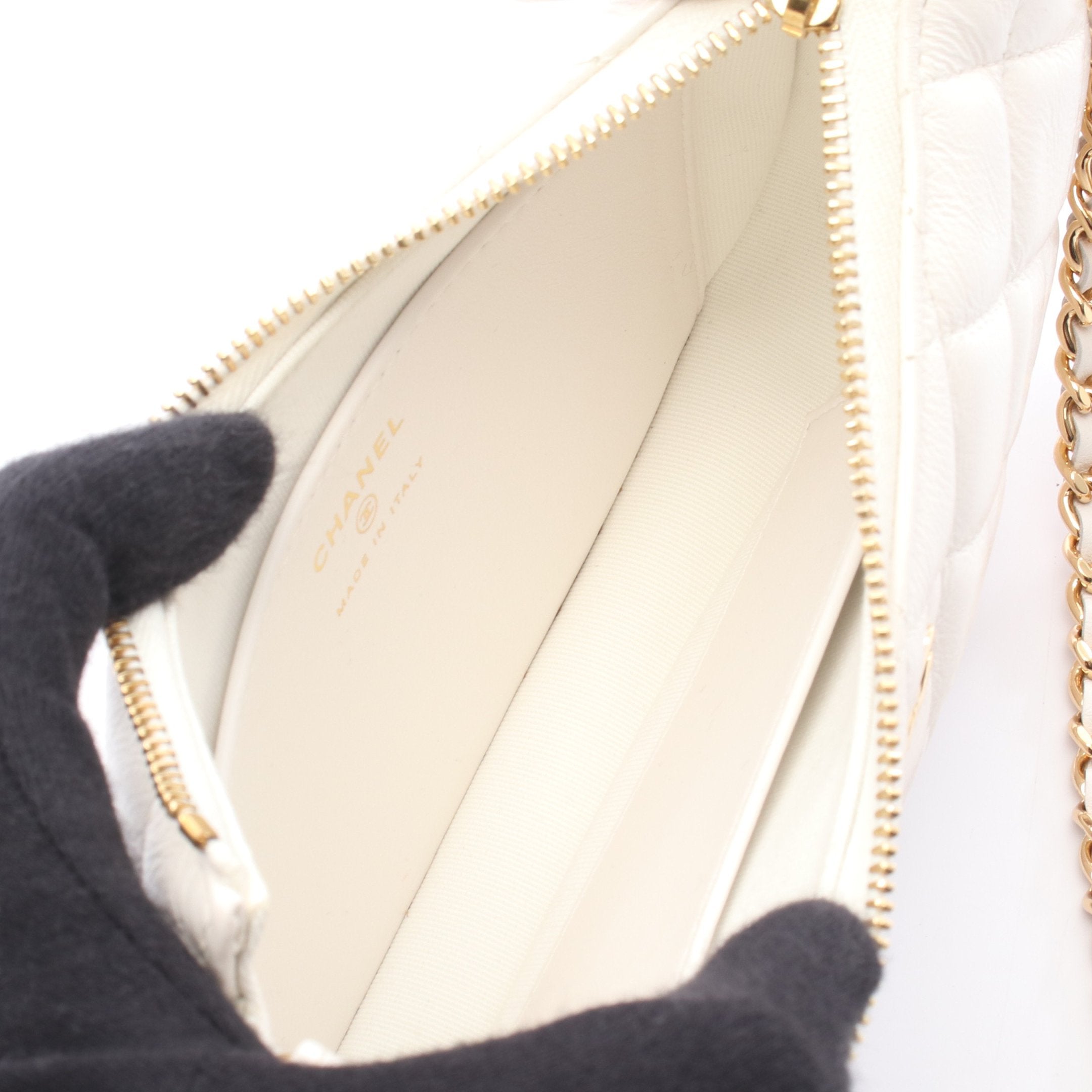 CHANEL（シャネル）のヴィンテージショルダーバッグ、ホワイトラムスキン CHANEL（シャネル） （新品・未使用品）シャネル マトラッセ 17 ミニ
