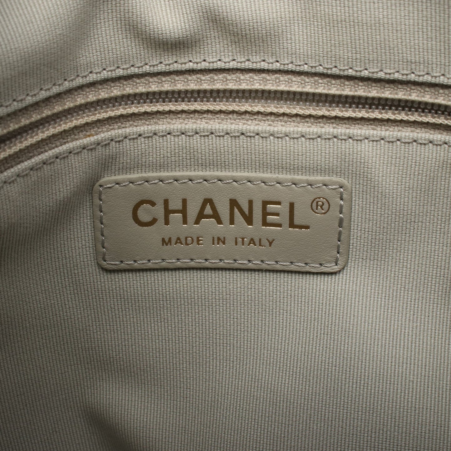 マトラッセ チェーンショルダーバッグ ラムスキン ライトグレー ゴールド金具 シャネル バッグ CHANEL