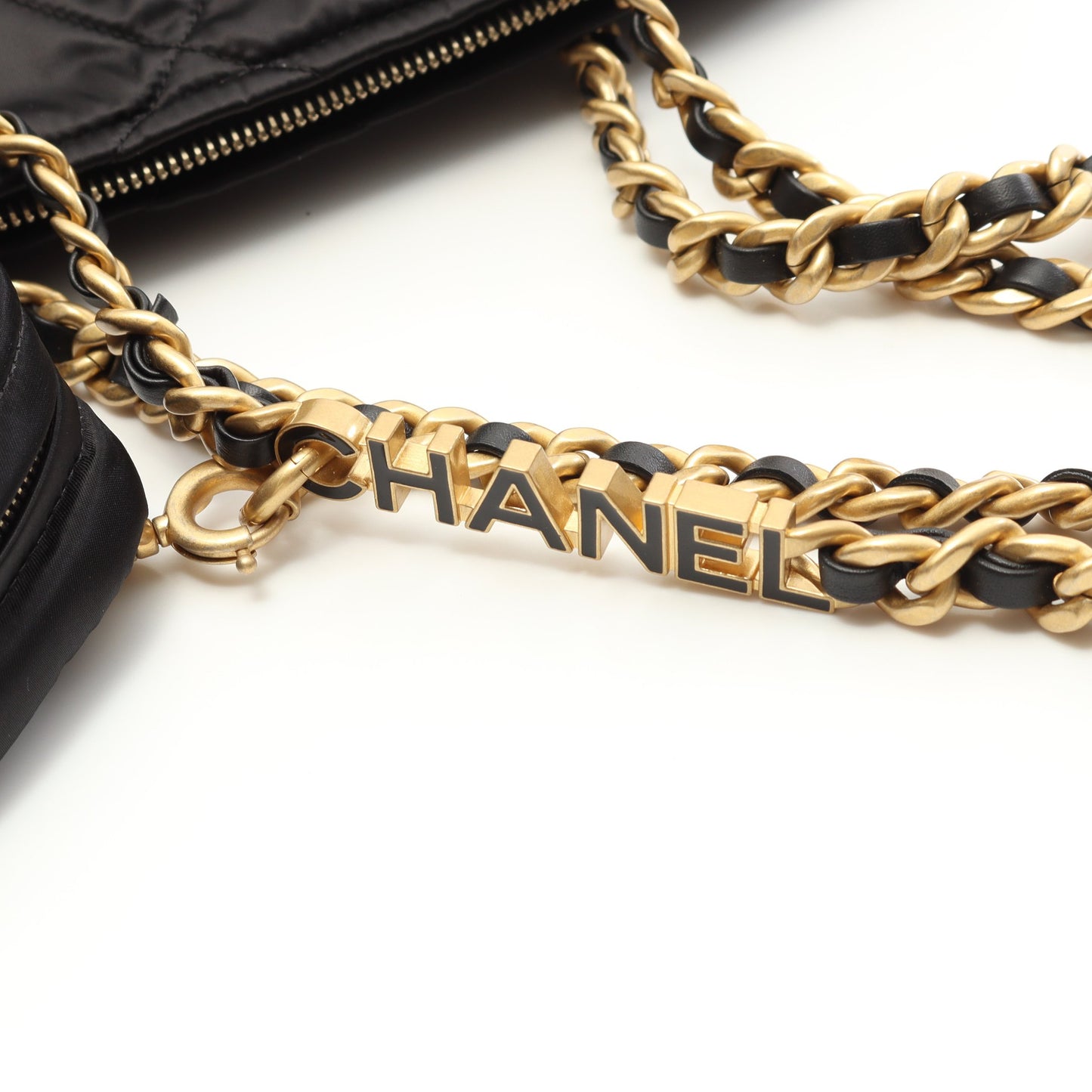 マトラッセ ラージボーリングバッグ チェーンショルダーバッグ ナイロン レザー ブラック ゴールド金具 シャネル バッグ CHANEL