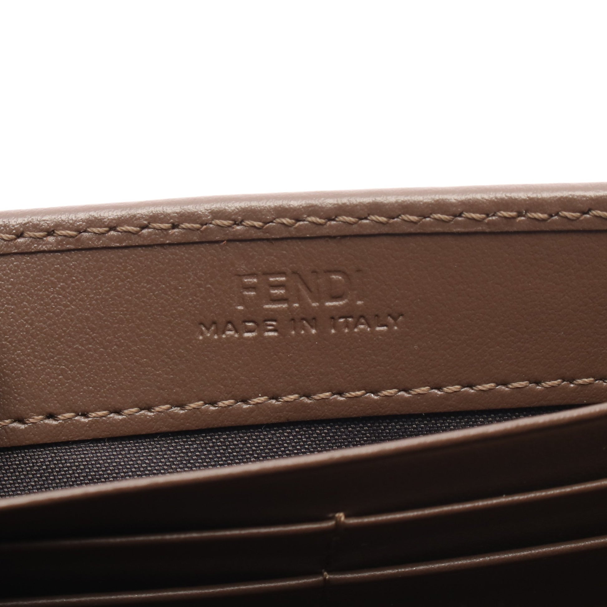 FFダイヤモンド ズッカ エンボス チェーンウォレット レザー ブラウン ブラック フェンディ バッグ FENDI