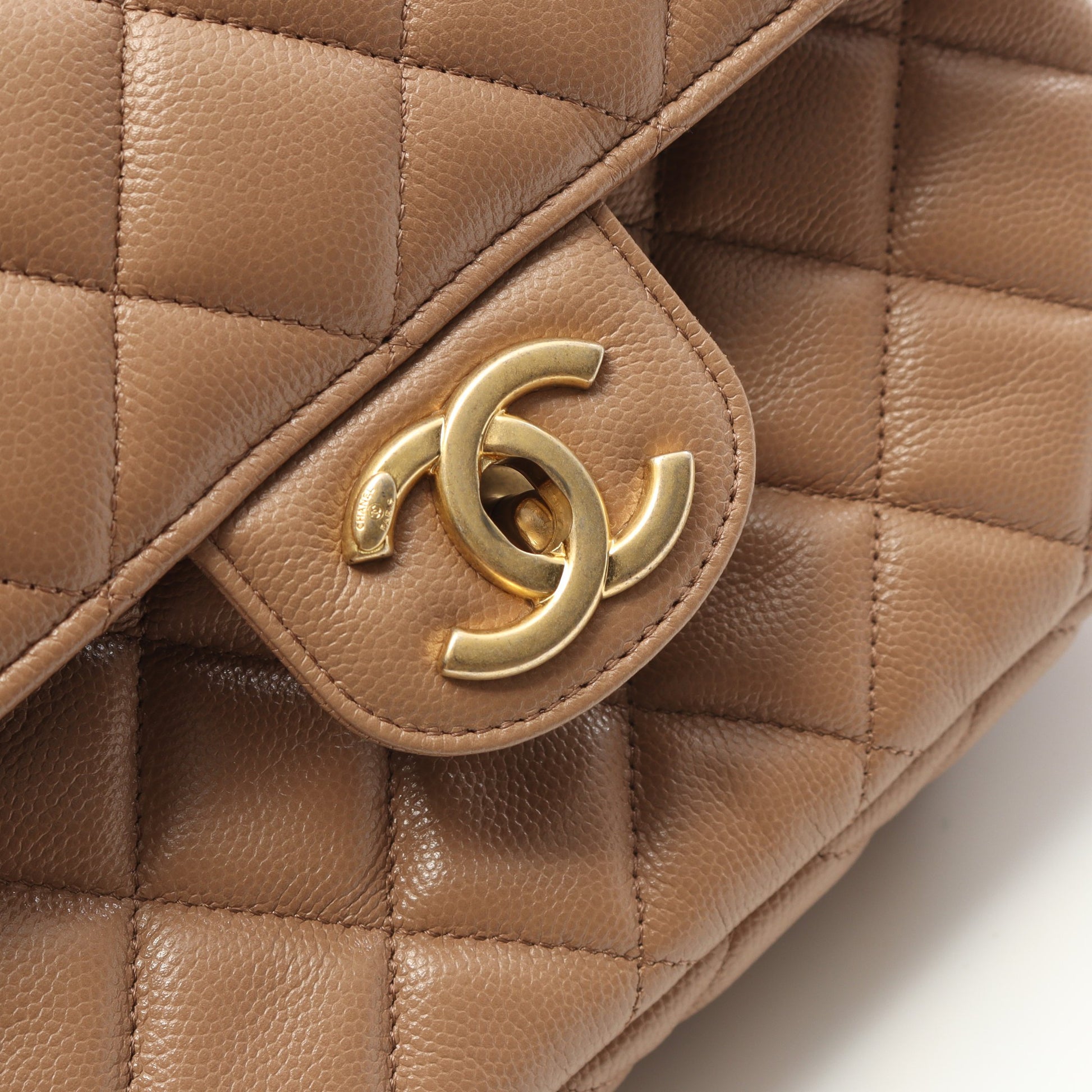 マトラッセ Wチェーンショルダーバッグ キャビアスキン ベージュ ゴールド金具 シャネル バッグ CHANEL