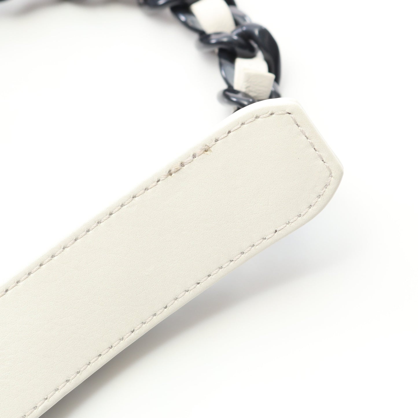 19 ディズヌフ マトラッセ チェーンショルダーバッグ ラムスキン ホワイト ブラック金具 シャネル バッグ CHANEL
