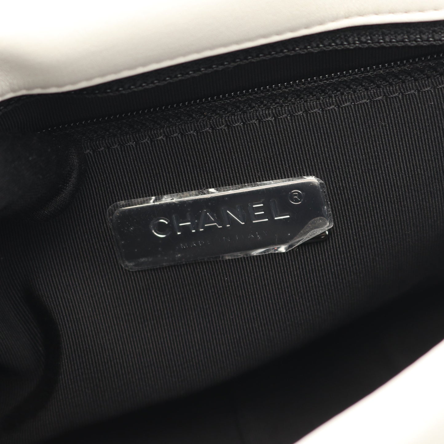 19 ディズヌフ マトラッセ チェーンショルダーバッグ ラムスキン ホワイト ブラック金具 シャネル バッグ CHANEL