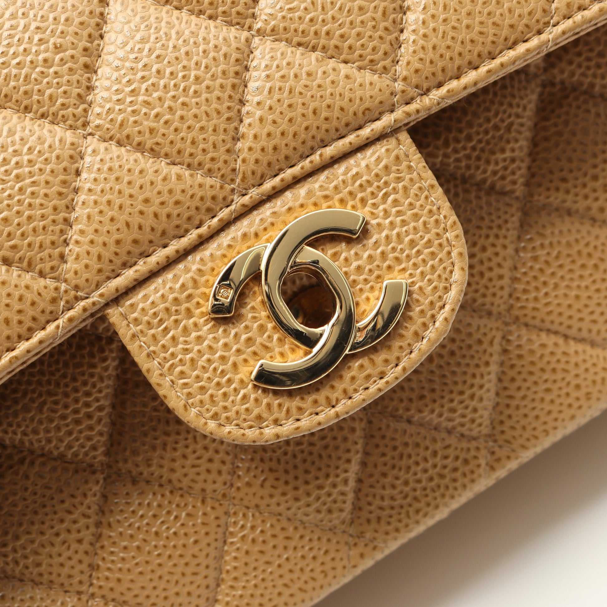 マトラッセ Wフラップ Wチェーンショルダーバッグ キャビアスキン ベージュ ゴールド金具 シャネル バッグ CHANEL