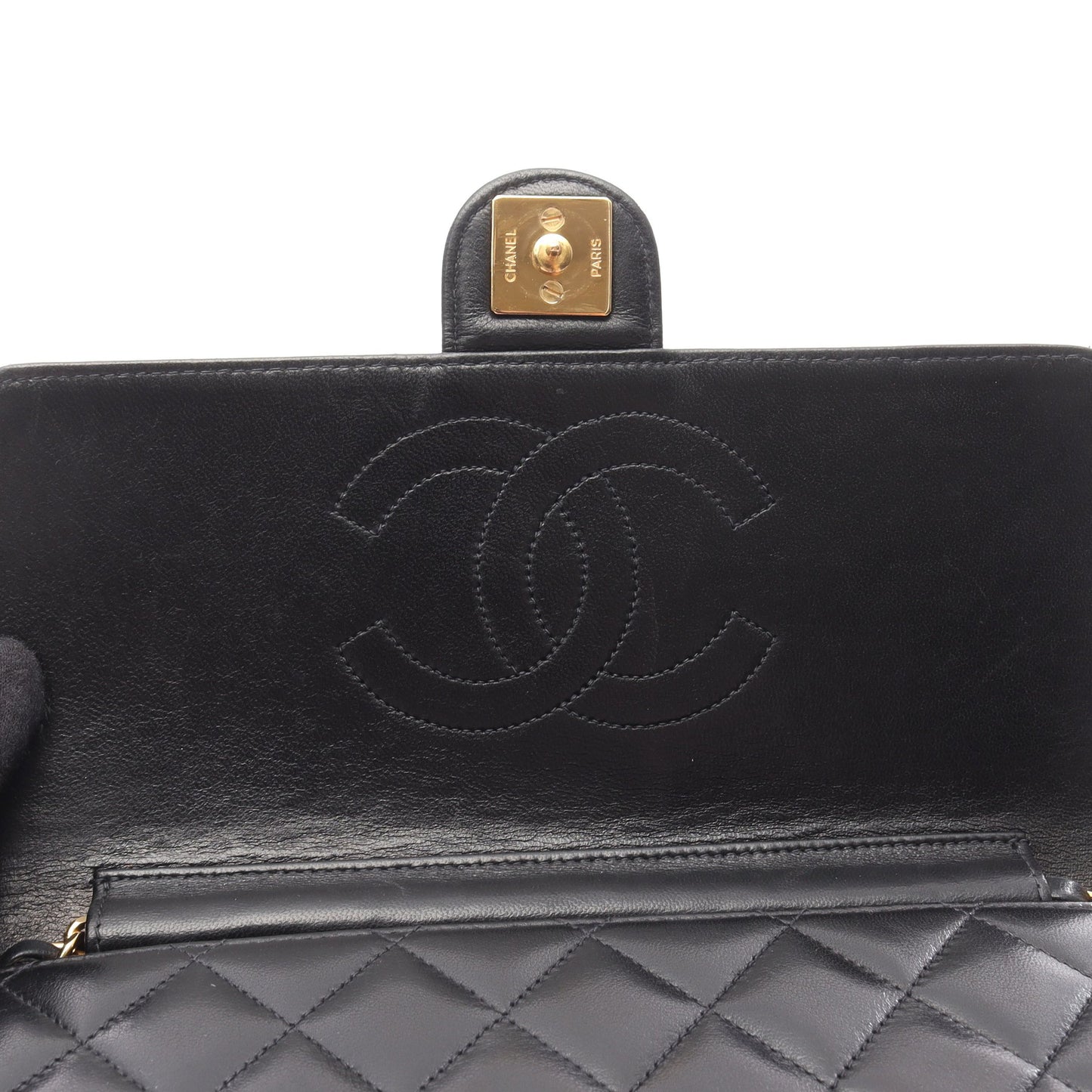 マトラッセ シングルフラップ チェーンショルダーバッグ ラムスキン ブラック ゴールド金具 プッシュロック シャネル バッグ CHANEL