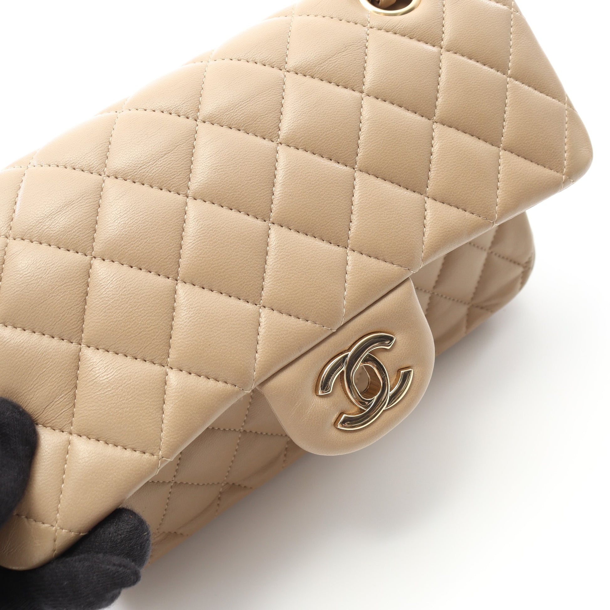 マトラッセ Wフラップ Wチェーンショルダーバッグ ラムスキン ベージュ ゴールド金具 シャネル バッグ CHANEL