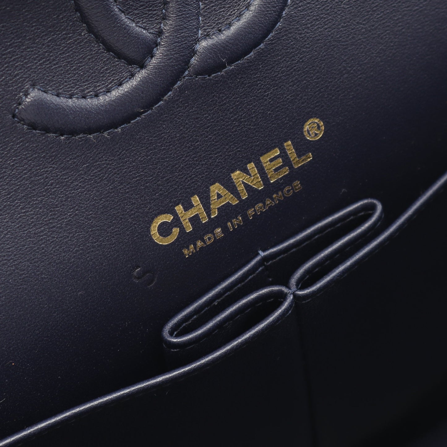 マトラッセ Wフラップ Wチェーンショルダーバッグ キャビアスキン ネイビー ゴールド金具 シャネル バッグ CHANEL