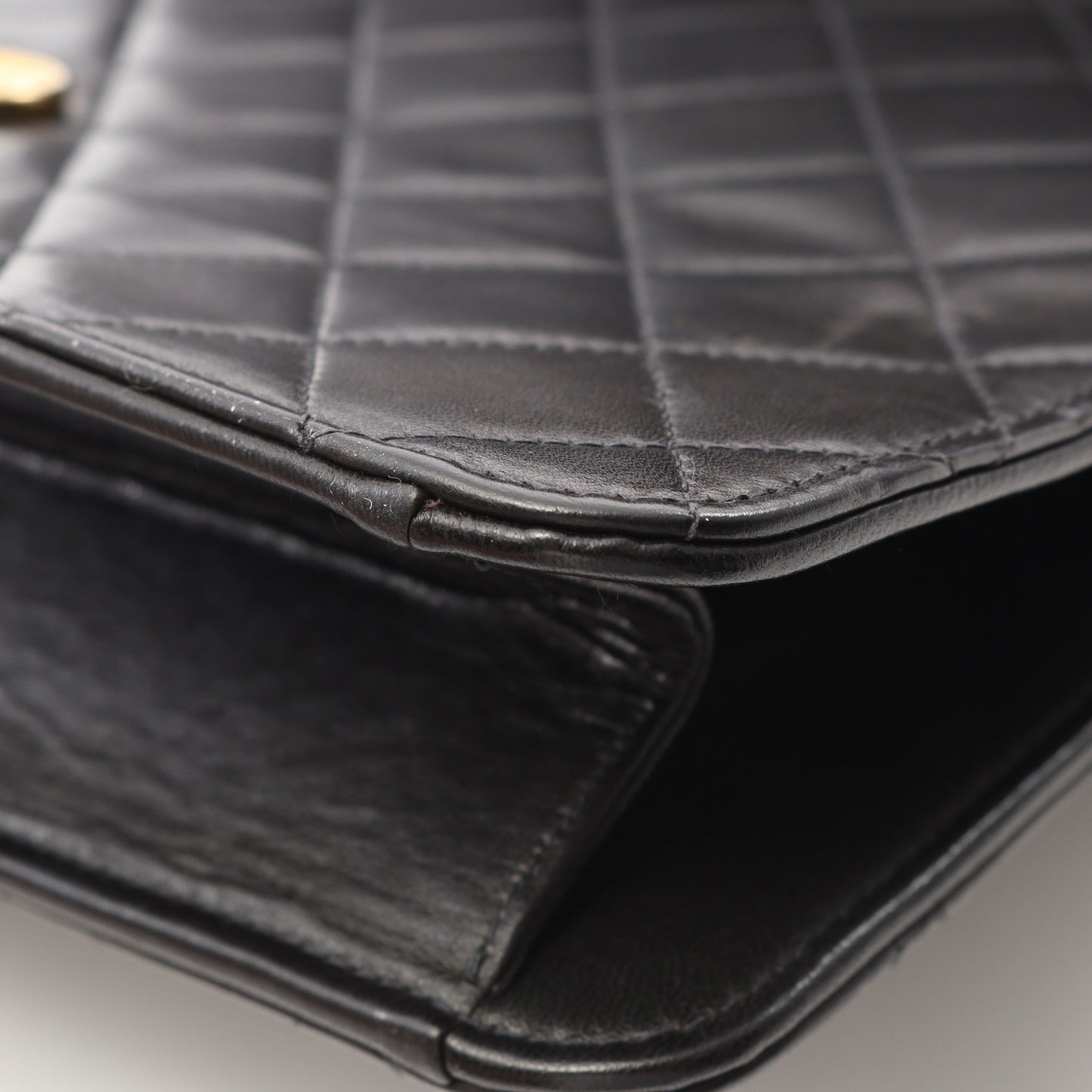 マトラッセ チェーンショルダーバッグ ラムスキン ブラック ゴールド金具 プッシュロック シャネル バッグ CHANEL