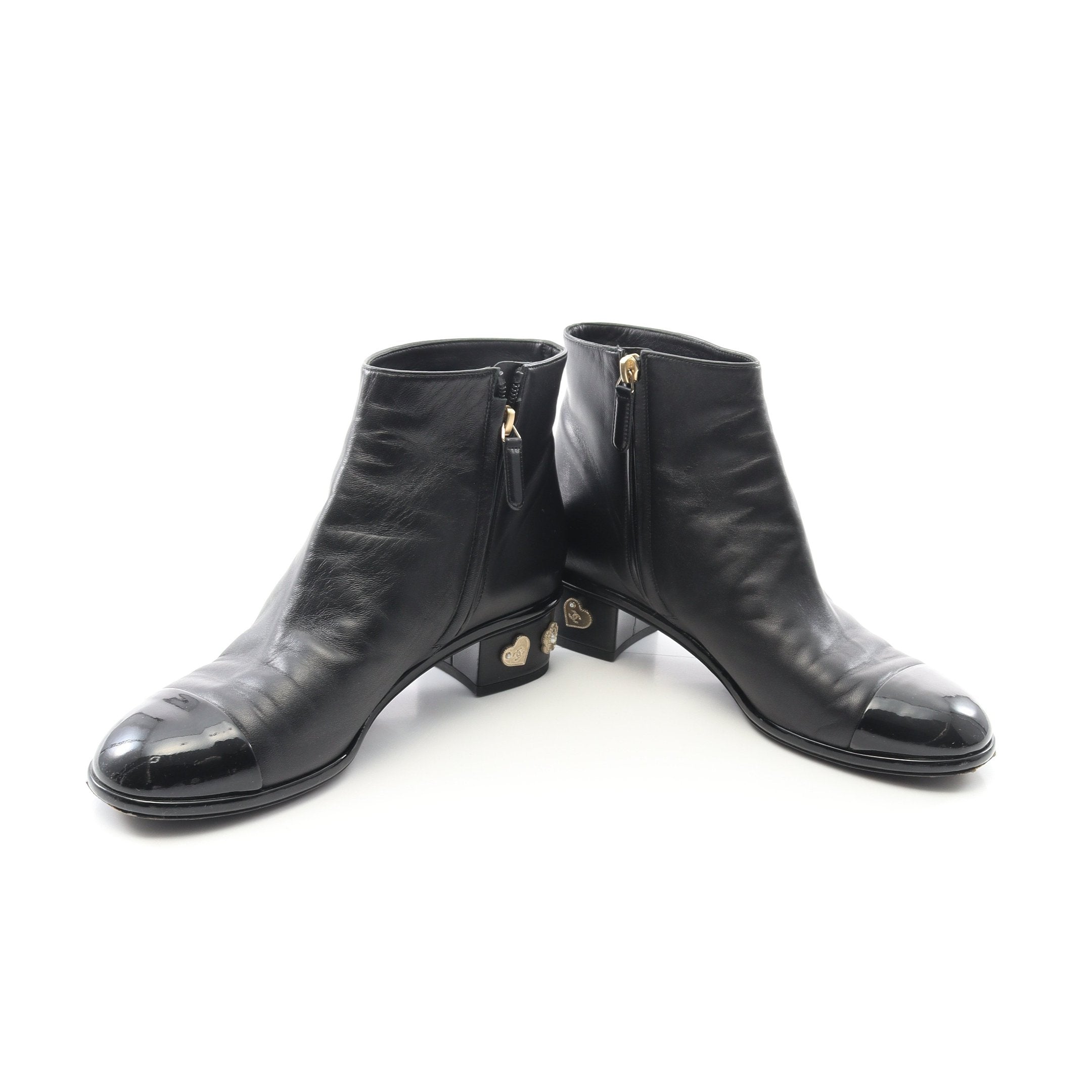 シャネルカメリアショートブーツ