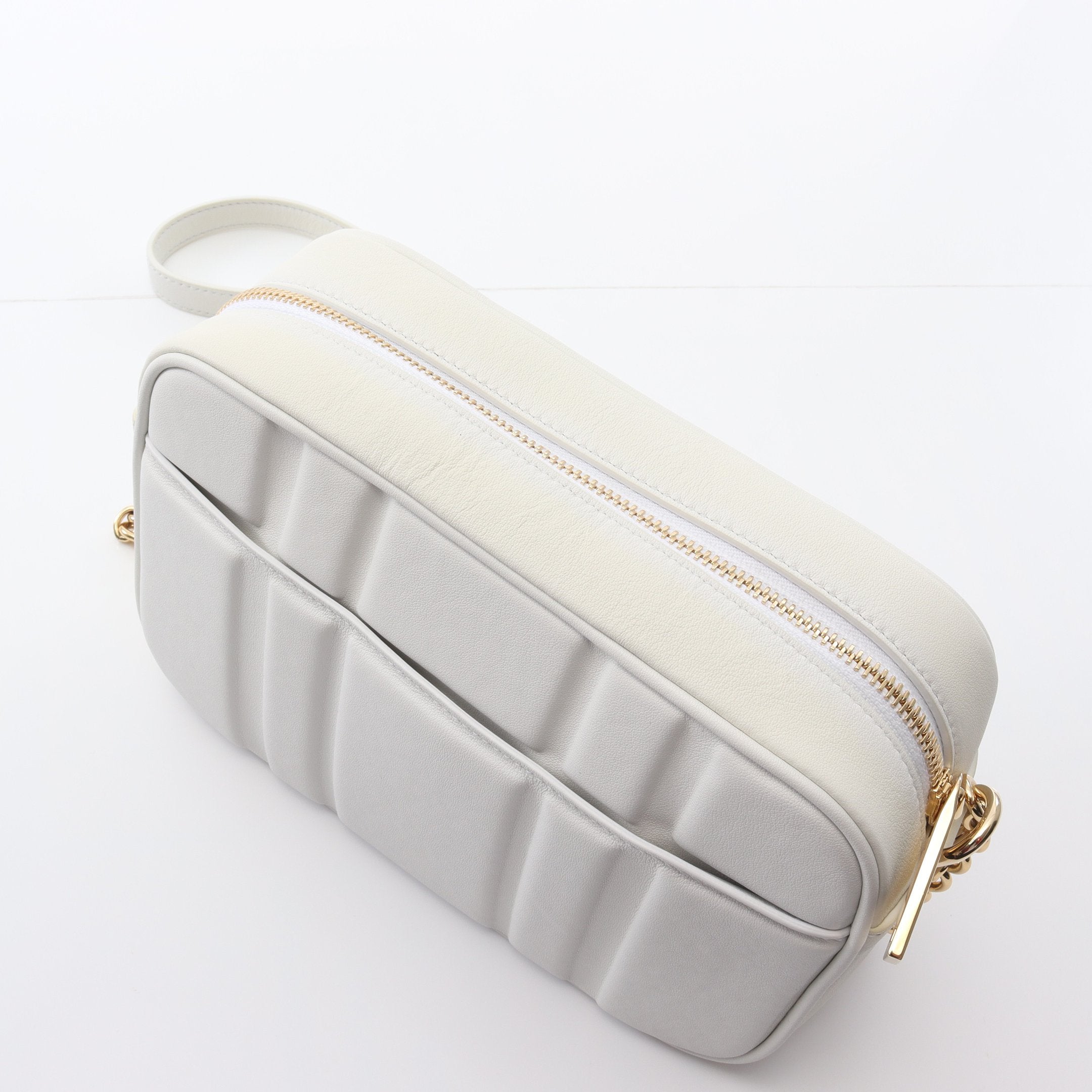 Salvatore Ferragamo ホワイト レザー ショルダーバッグ