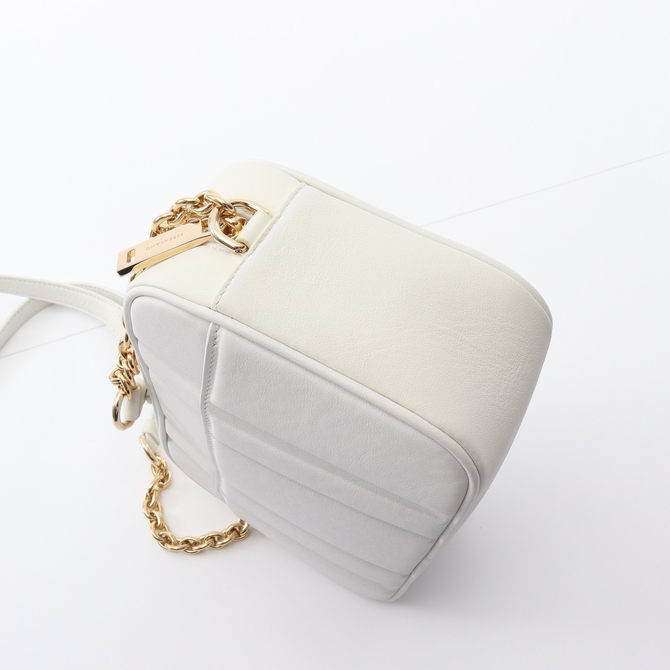 ガンチーニ ショルダーバッグ レザー ホワイト サルヴァトーレ