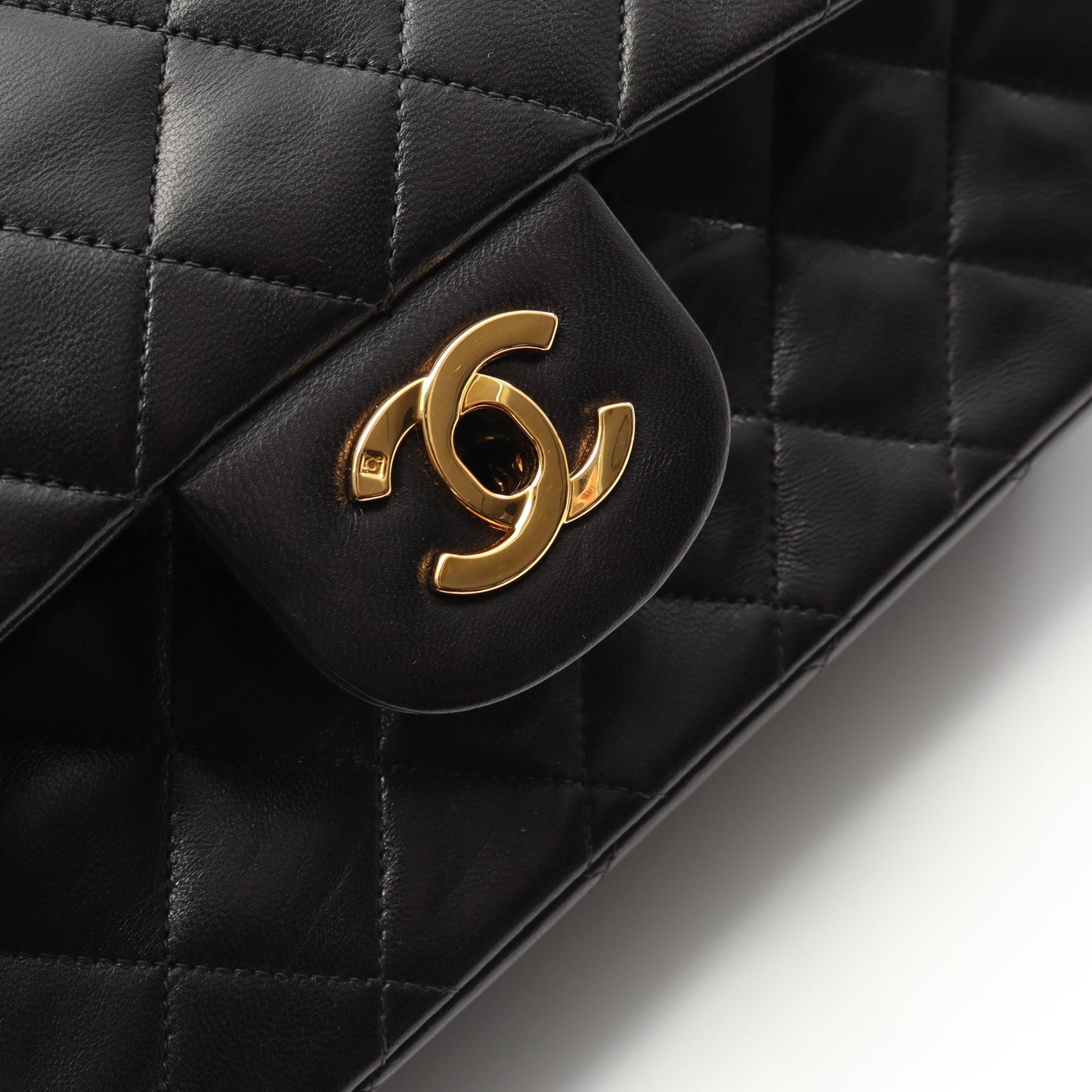 マトラッセ Wフラップ Wチェーンショルダーバッグ ラムスキン ブラック ゴールド金具 シャネル バッグ CHANEL