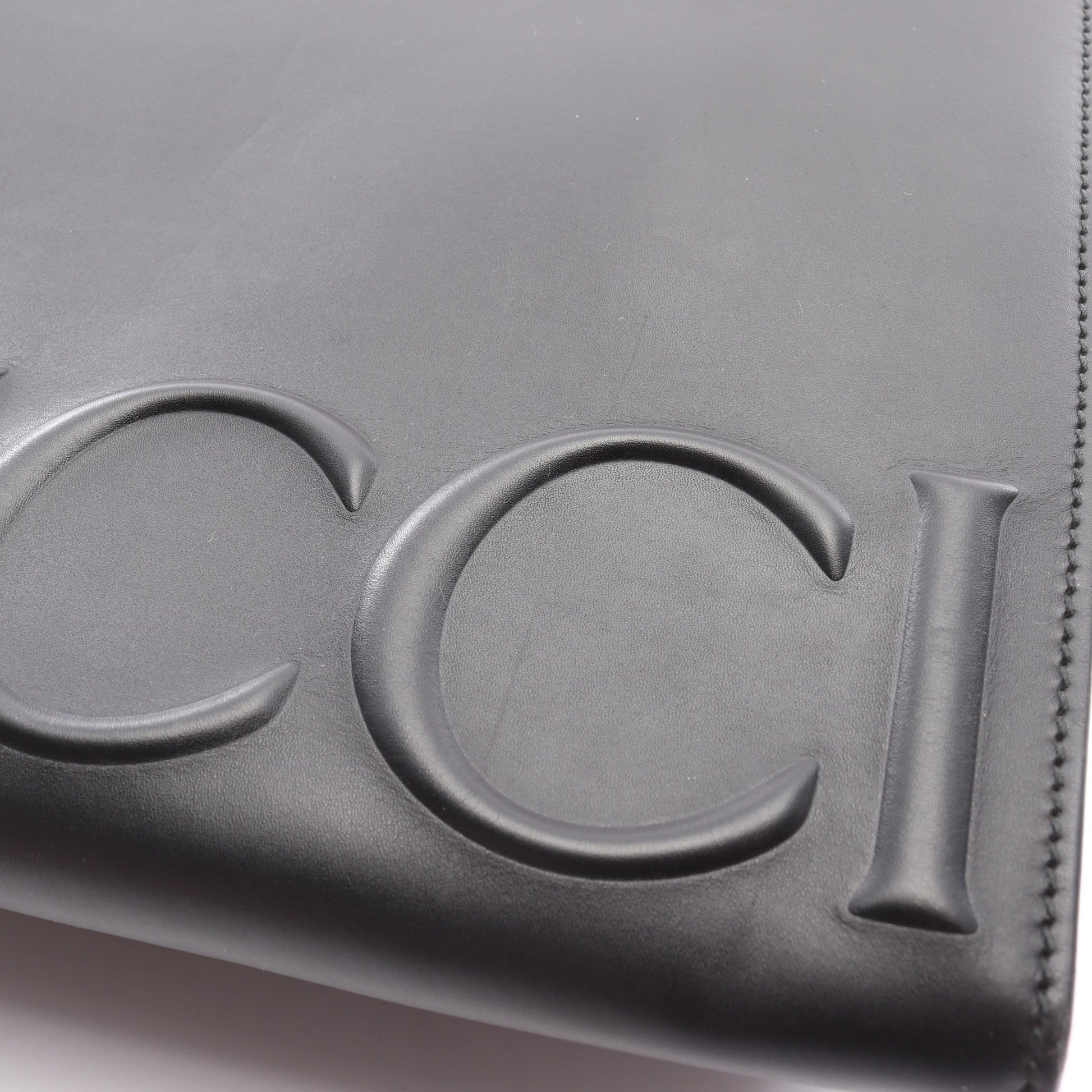 ハンドバッグ エンボスロゴ レザー ブラック グッチ バッグ GUCCI