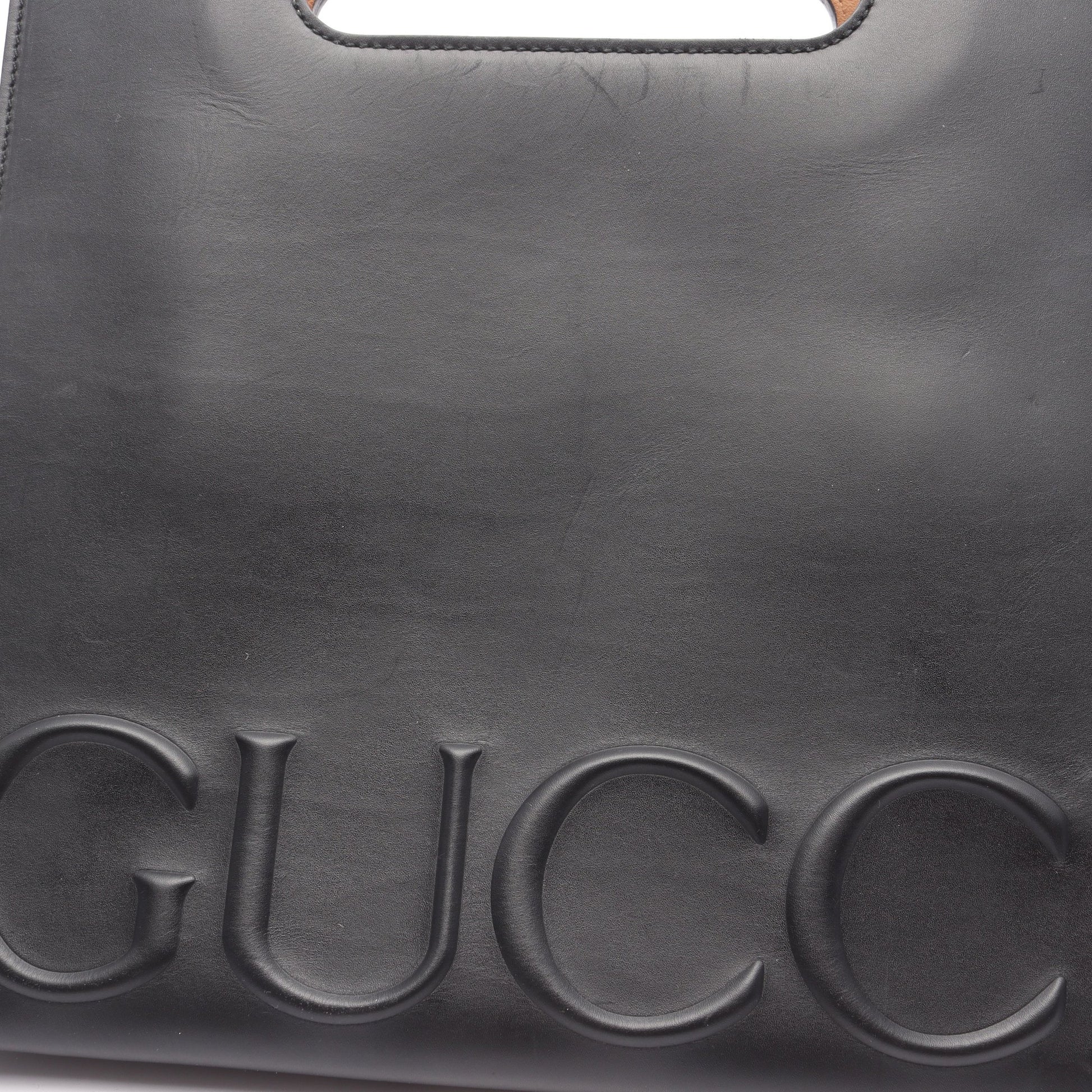 ハンドバッグ エンボスロゴ レザー ブラック グッチ バッグ GUCCI