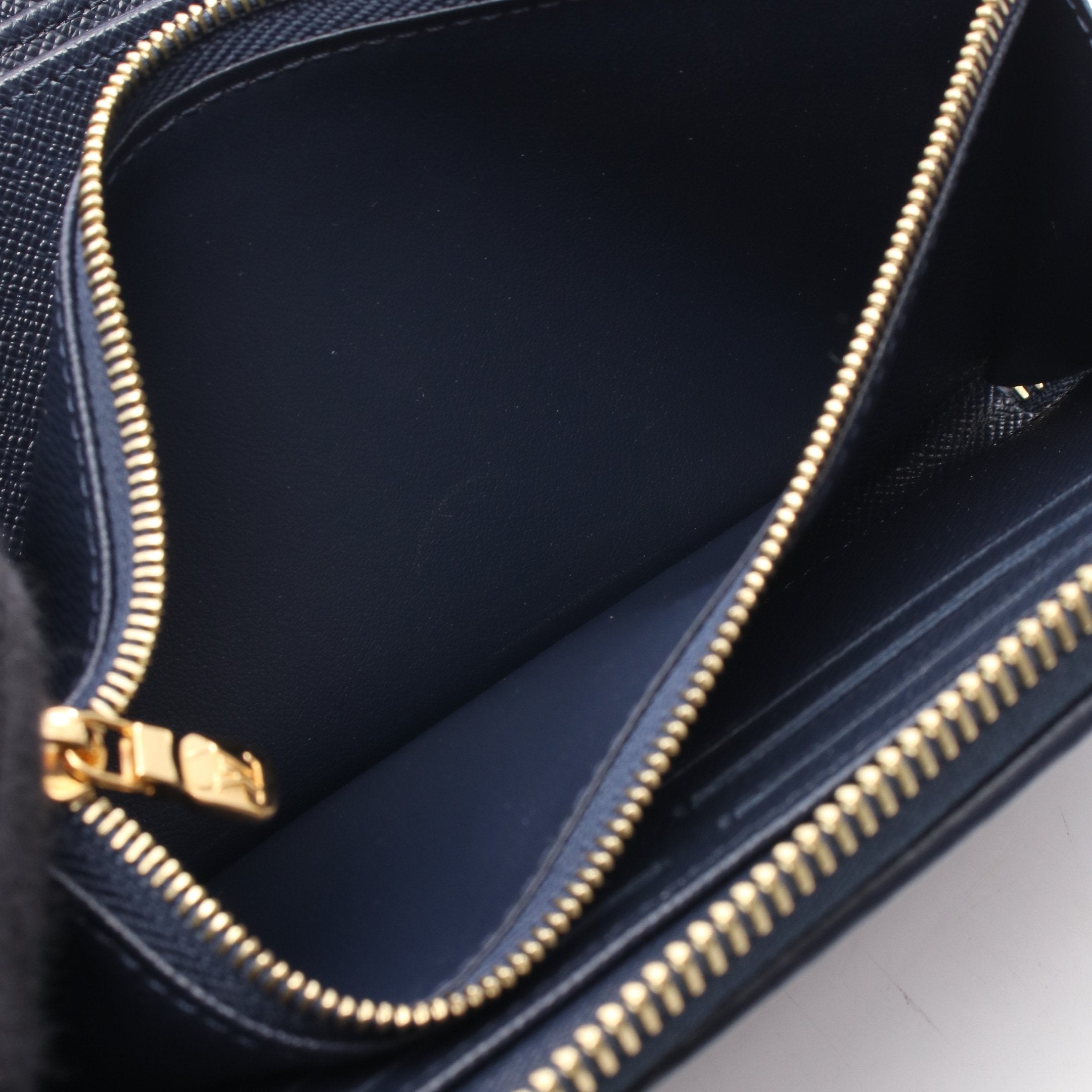 ジッピーウォレット モノグラムジャガード ラウンドファスナー長財布