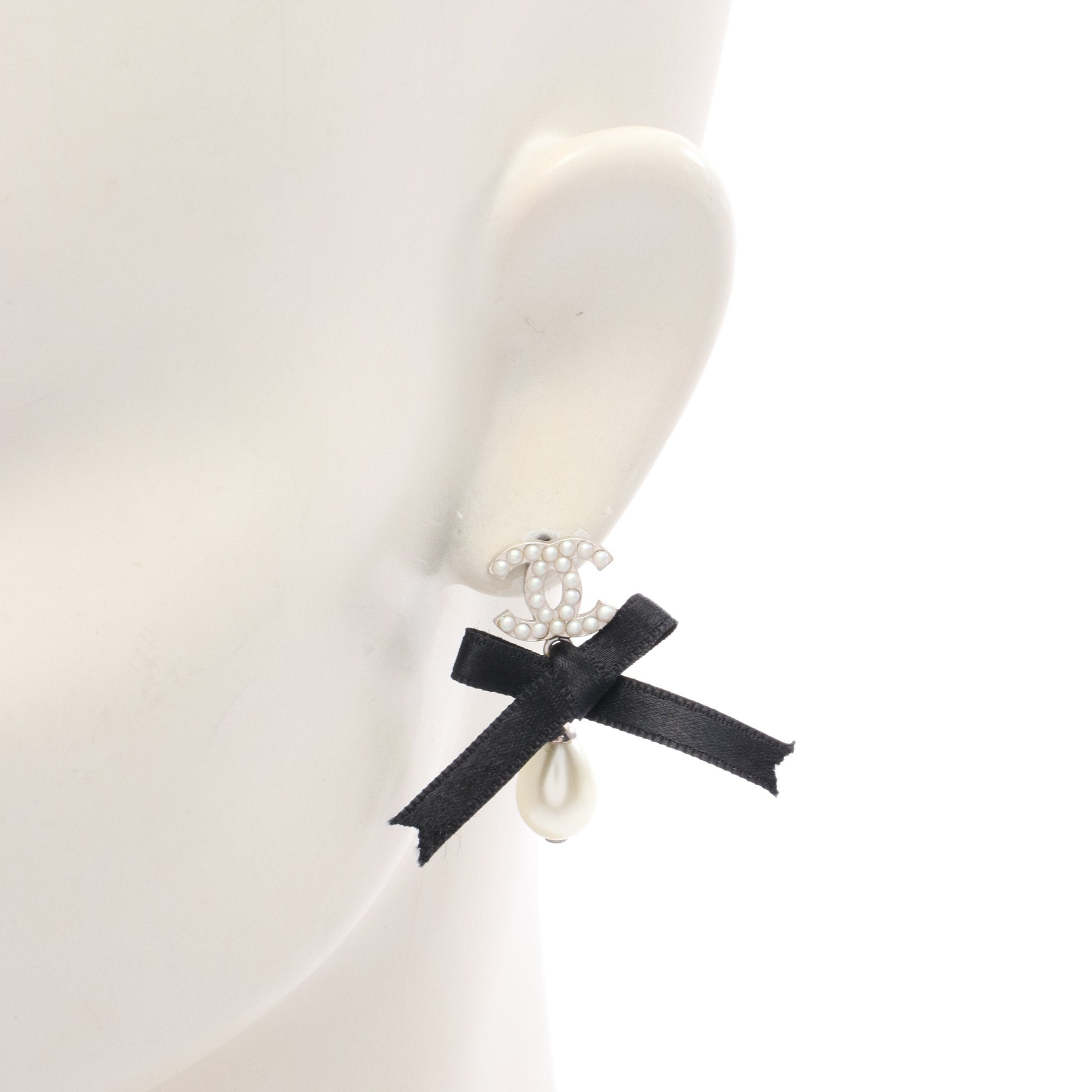 ココマーク リボン ピアス GP フェイクパール ゴールド オフホワイト