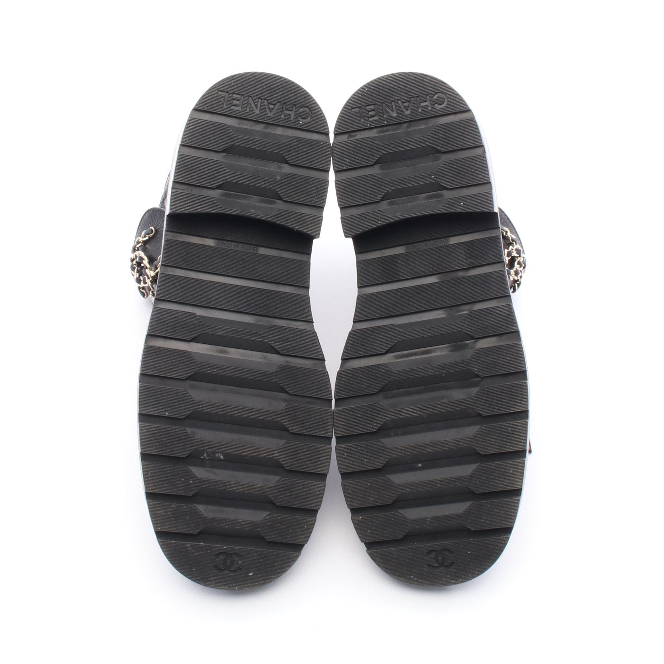 シャネル　CHANEL マトラッセ　ベルト付き　ショートブーツ　レザー　ブラック シャネル CHANEL マトラッセ ベルト付き ショートブーツ レザー