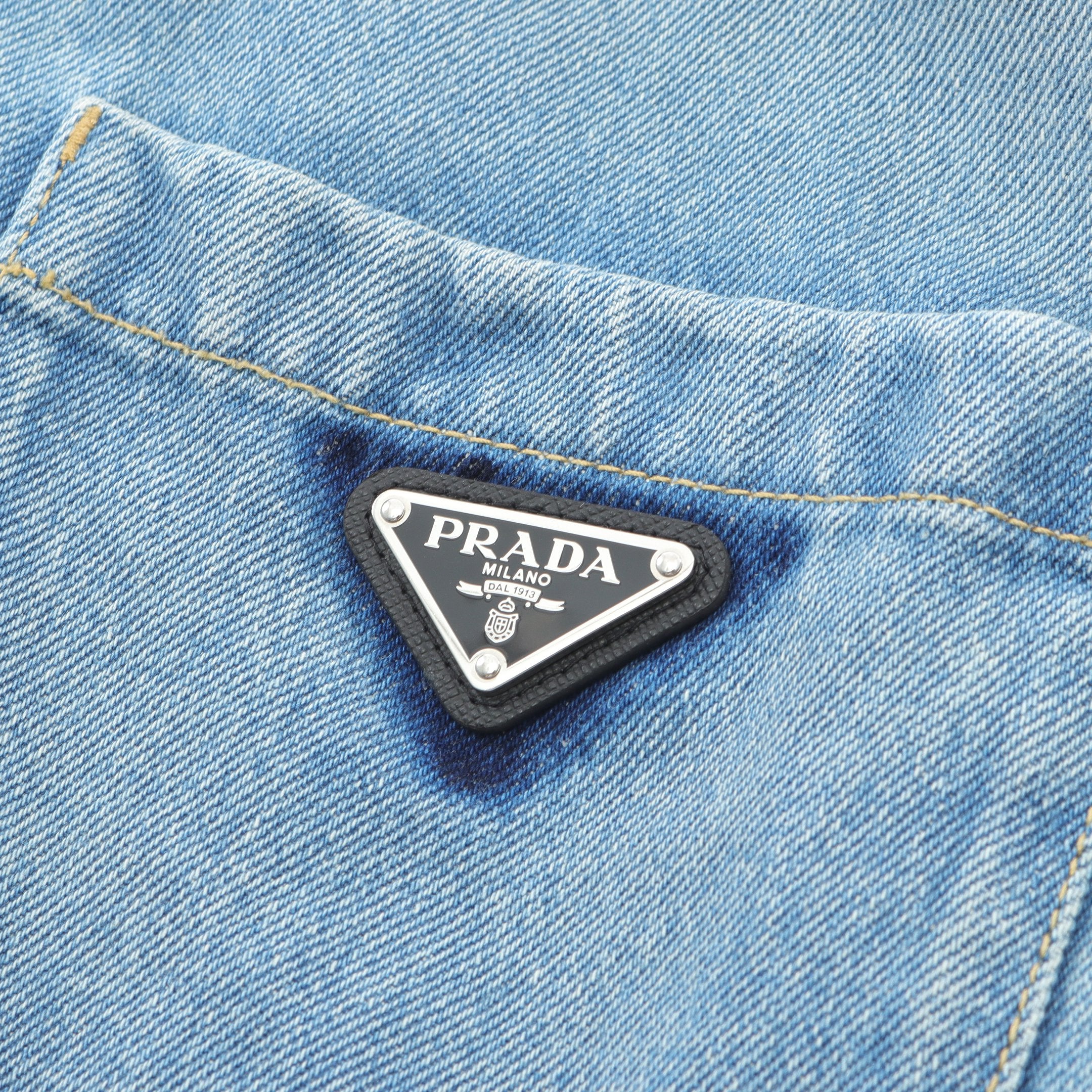 PRADAデニムシャツ 新品タグ付き PRADA - プラダ PRADA 三角ロゴプレート デニムシャツ 38 長袖