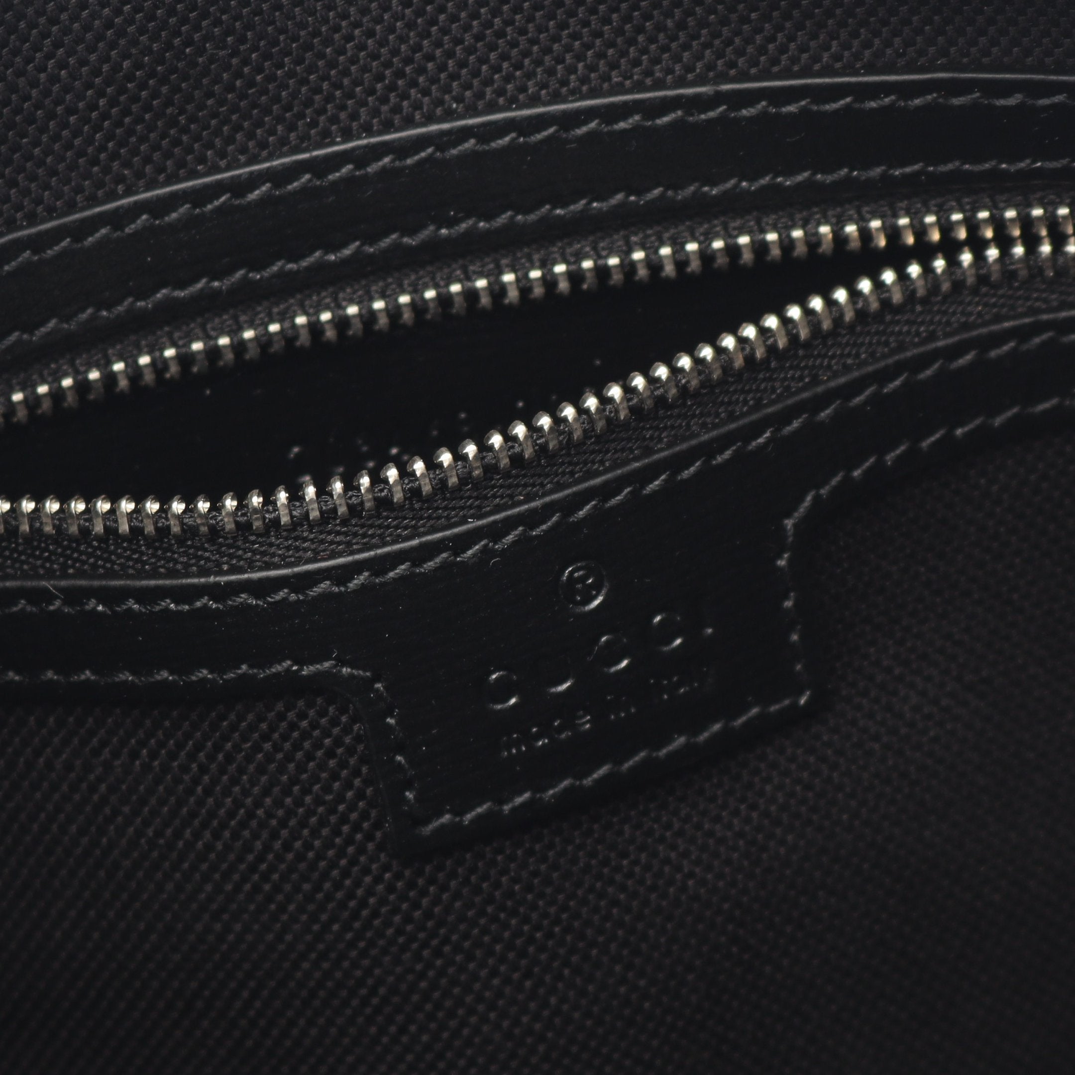 近年モデル グッチ ショルダー GGスプリーム PVC GG柄 レザー ブラック GUCCI（グッチ） ショルダーバッグ GGスプリーム PVC ブラック/グレー