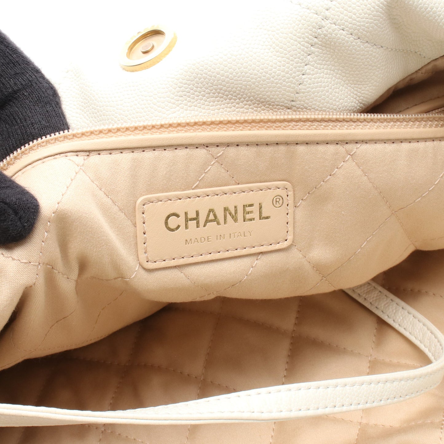 マトラッセ シャネル22 スモール チェーンショルダーバッグ レザー オフホワイト ゴールド金具 シャネル バッグ CHANEL