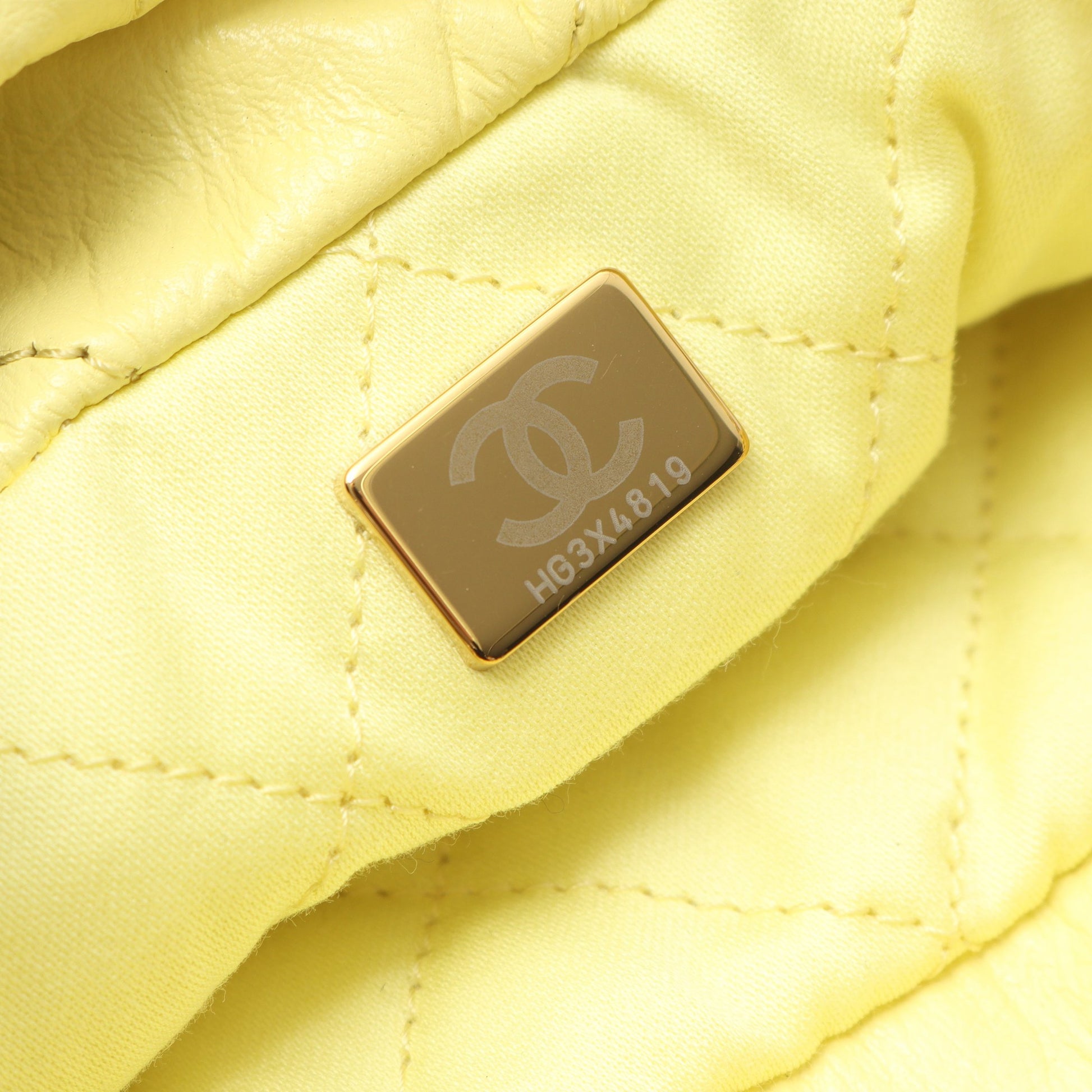 CHANEL 22 ミニ チェーンショルダーバッグ レザー ライトイエロー ゴールド金具 シャネル バッグ CHANEL