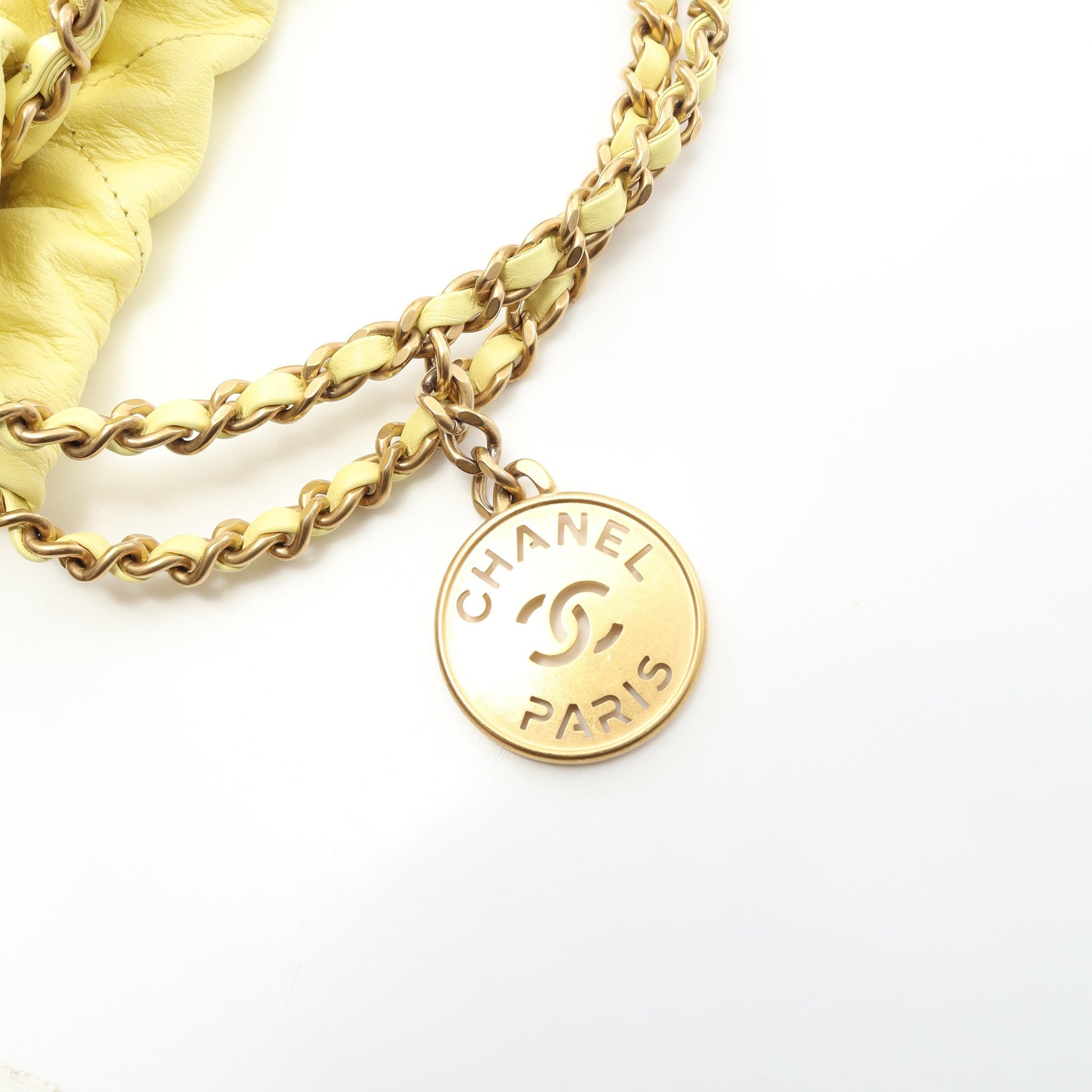CHANEL 22 ミニ チェーンショルダーバッグ レザー ライトイエロー ゴールド金具 シャネル バッグ CHANEL