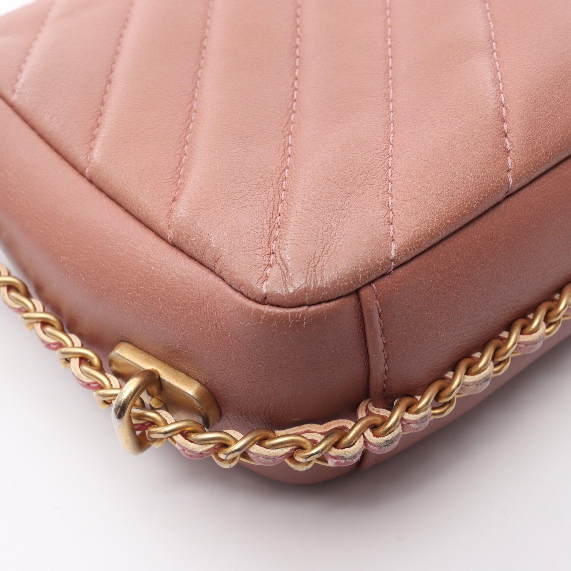 シェブロン Vステッチ チェーンショルダーバッグ レザー ダスティピンク ゴールド金具 シャネル バッグ CHANEL