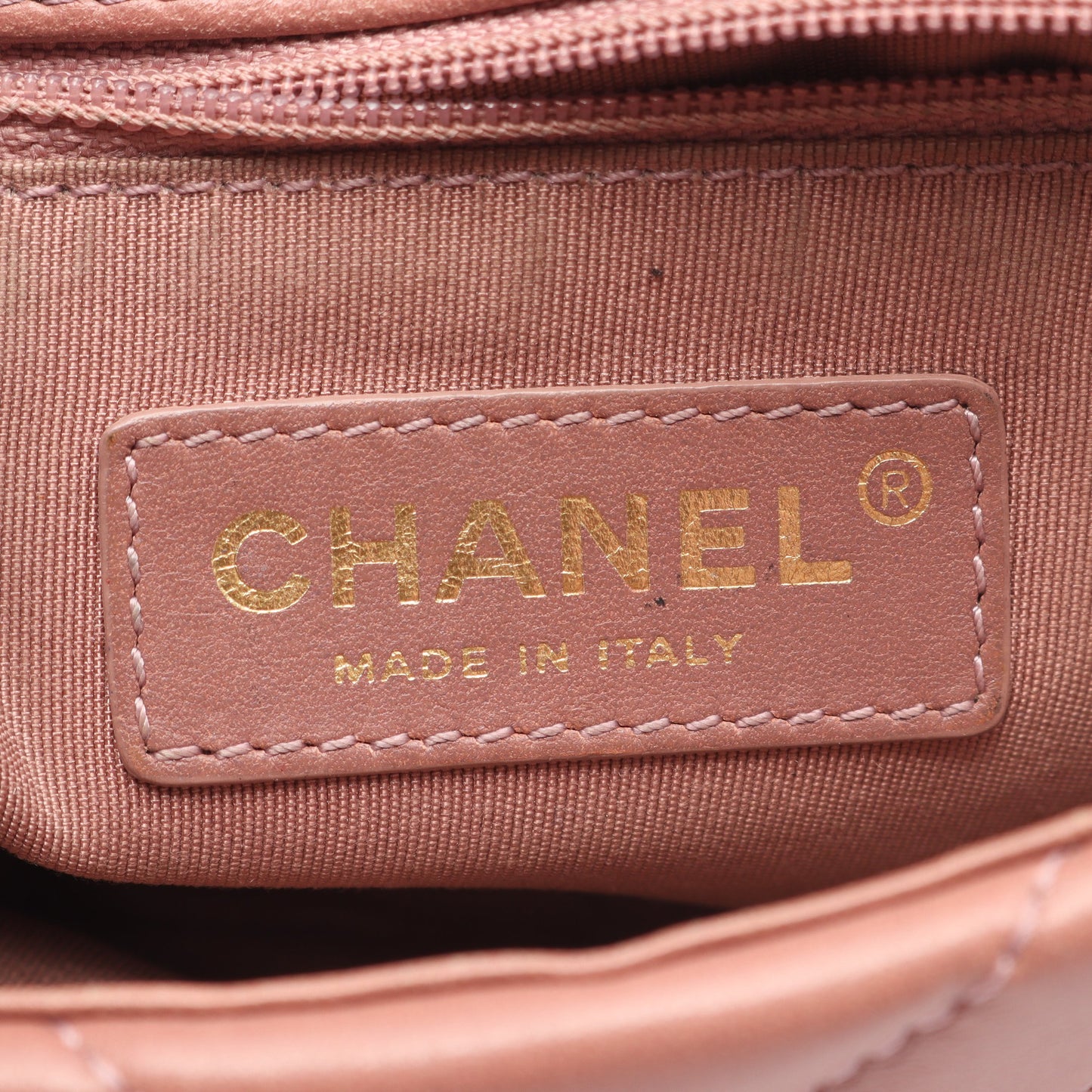 シェブロン Vステッチ チェーンショルダーバッグ レザー ダスティピンク ゴールド金具 シャネル バッグ CHANEL