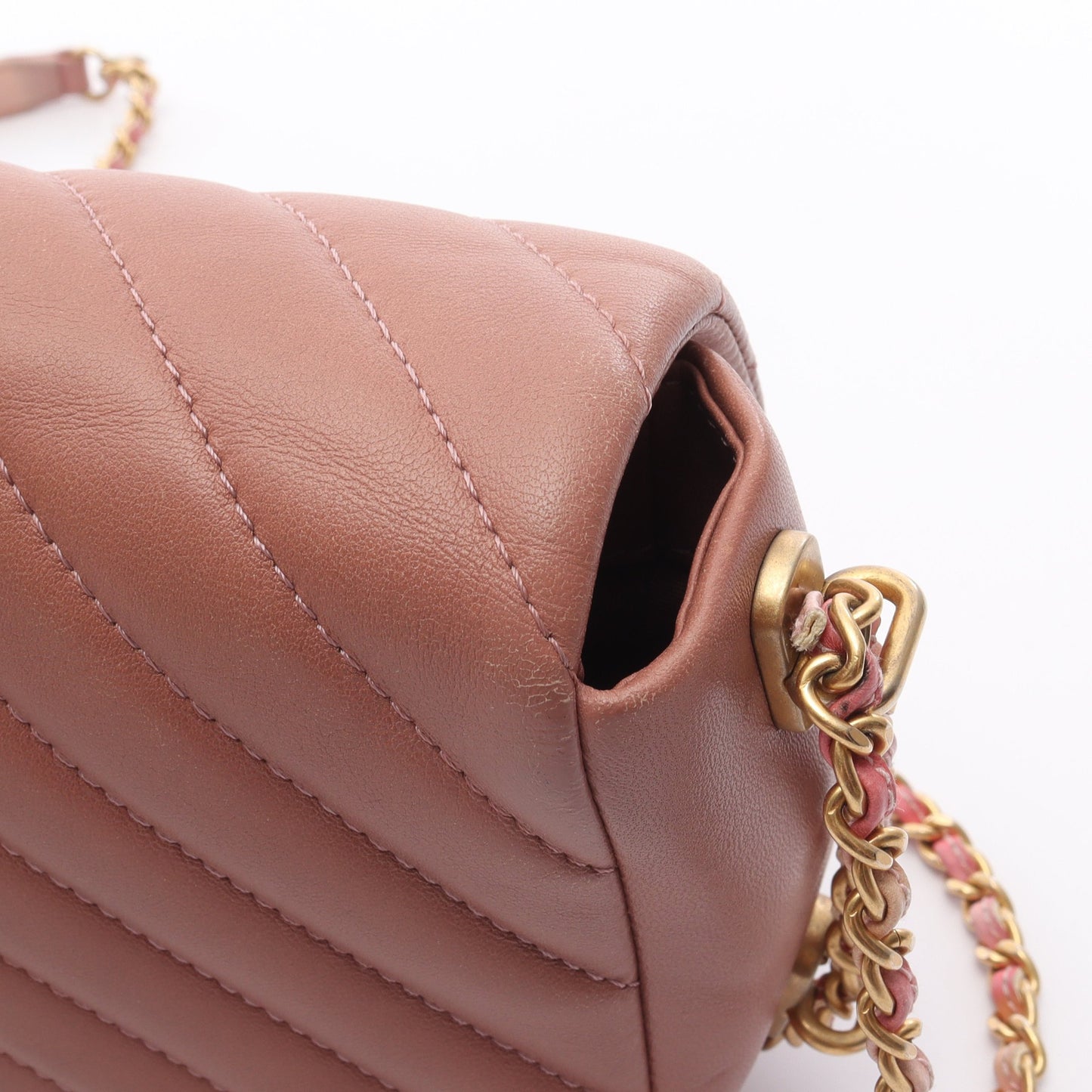 シェブロン Vステッチ チェーンショルダーバッグ レザー ダスティピンク ゴールド金具 シャネル バッグ CHANEL