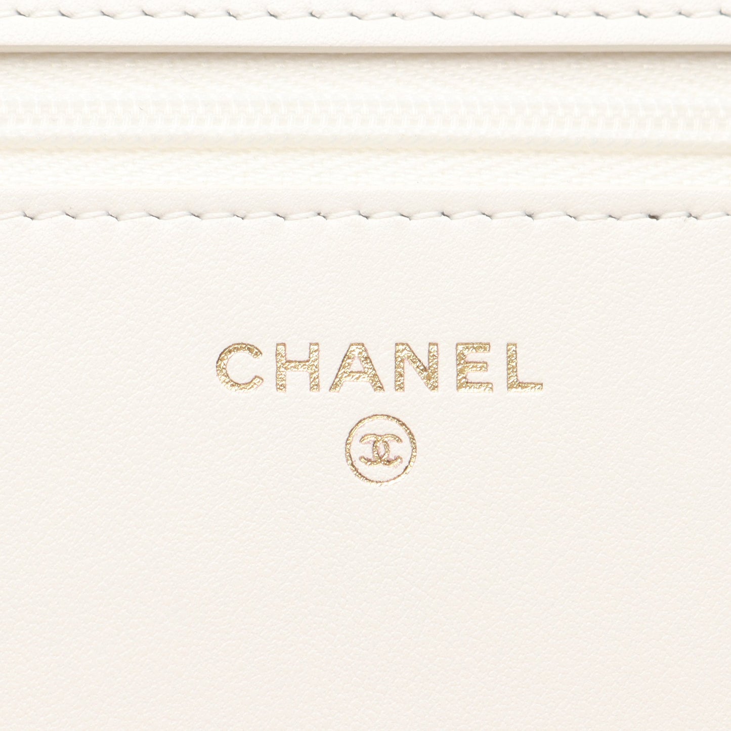 マトラッセ チェーンウォレット キャビアスキン ホワイト ゴールド金具 シャネル バッグ CHANEL