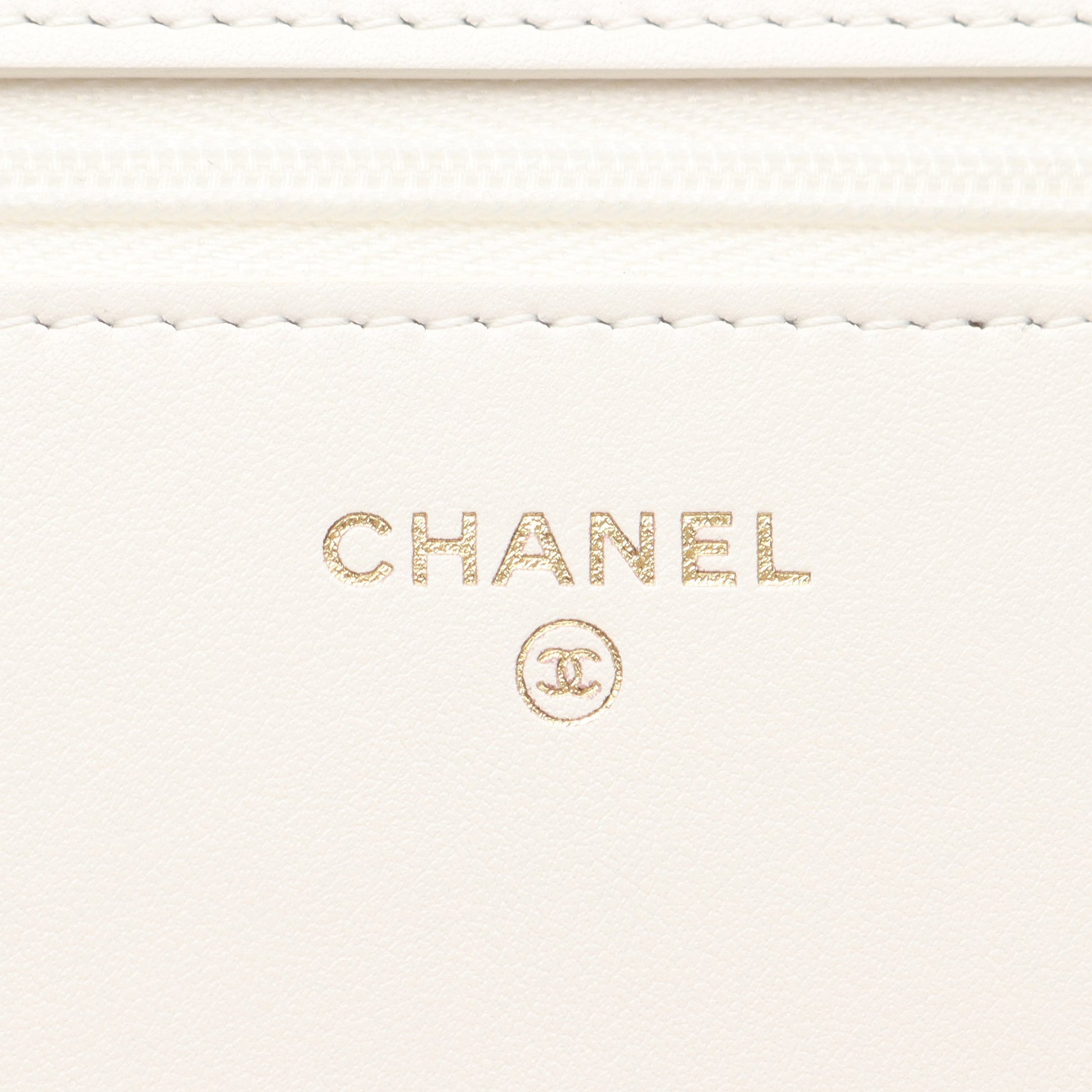 マトラッセ チェーンウォレット キャビアスキン ホワイト ゴールド金具 シャネル バッグ CHANEL