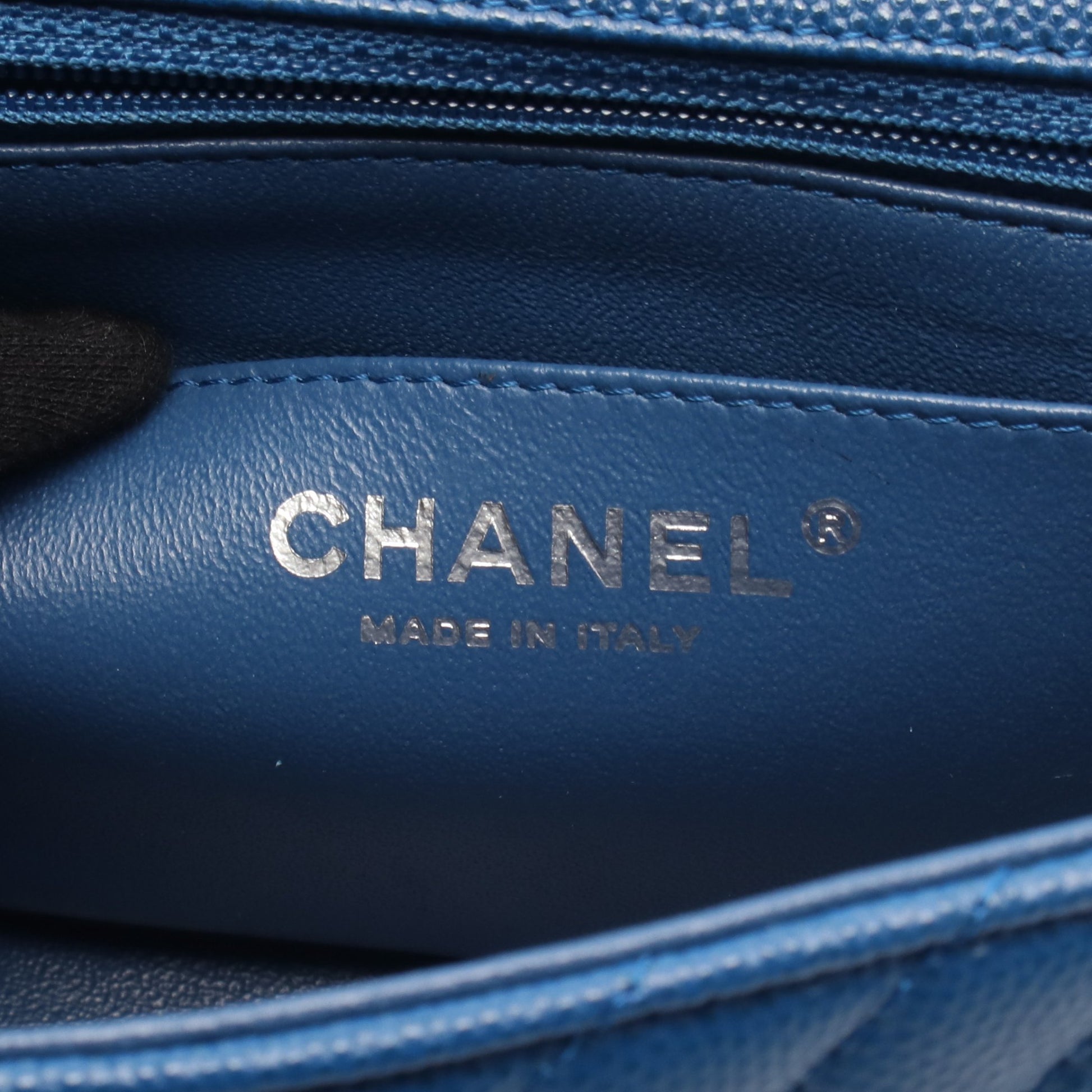 シェブロン Vステッチ チェーンショルダーバッグ キャビアスキン ブルー シルバー金具 シャネル バッグ CHANEL