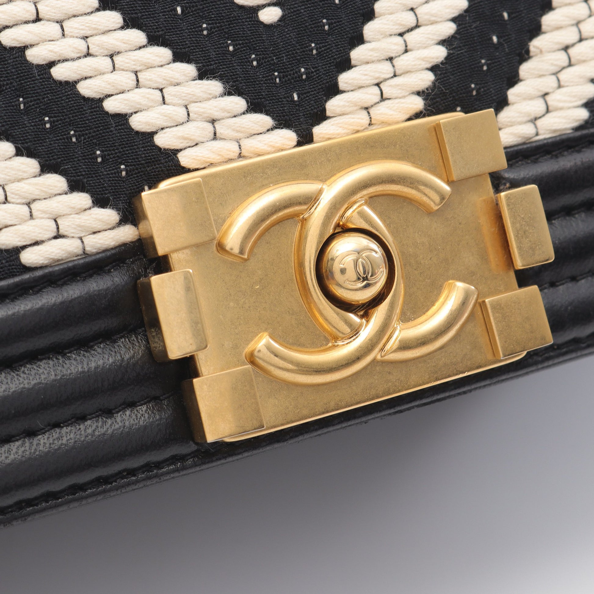 ボーイシャネル チェーンショルダーバッグ ファブリック レザー ブラック ホワイト ゴールド金具 シャネル バッグ CHANEL