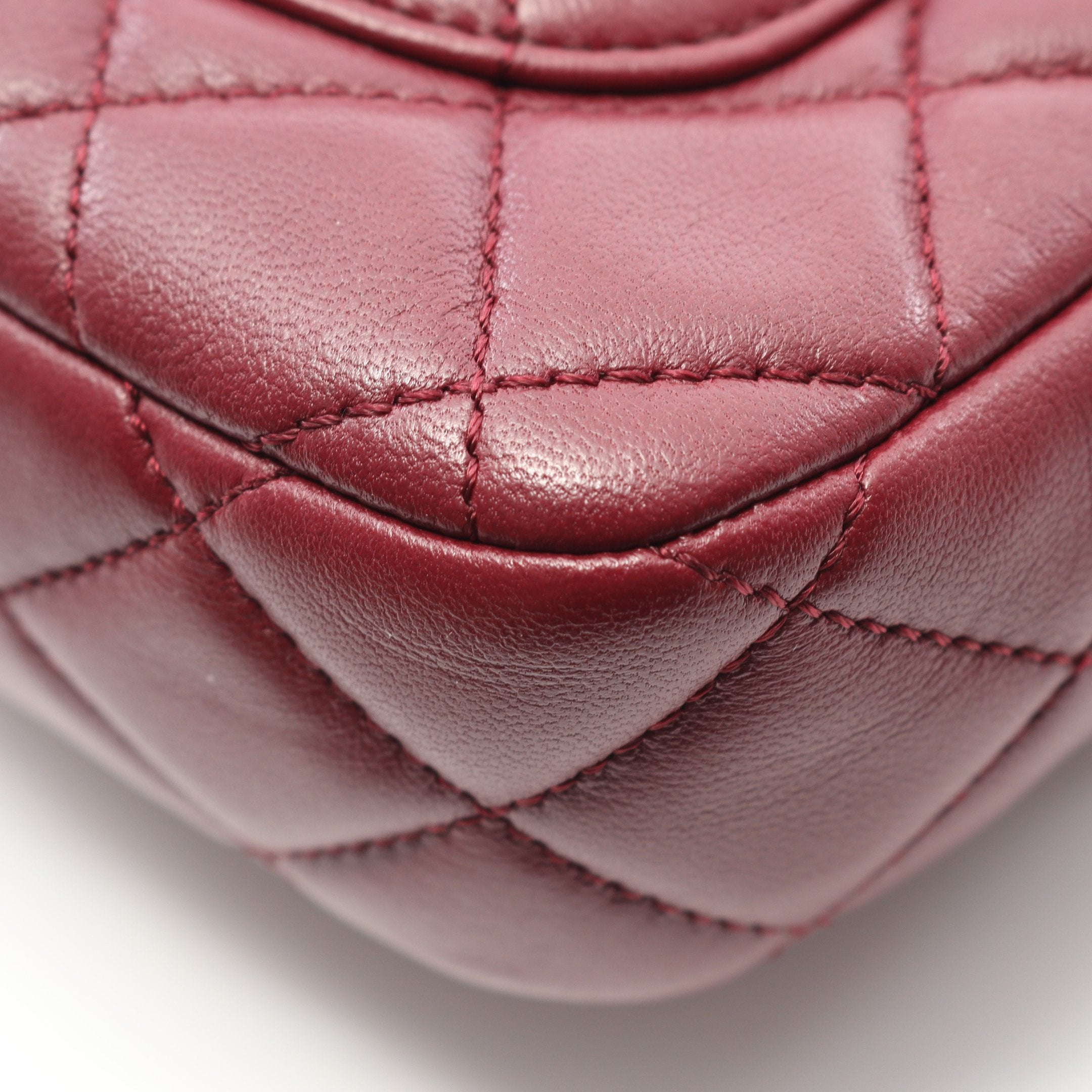 【希少】 シャネル マトラッセ チェーンショルダーバッグ ボルドー ラムスキン ミニマトラッセ チェーンショルダーバッグ ラムスキン ボルドー