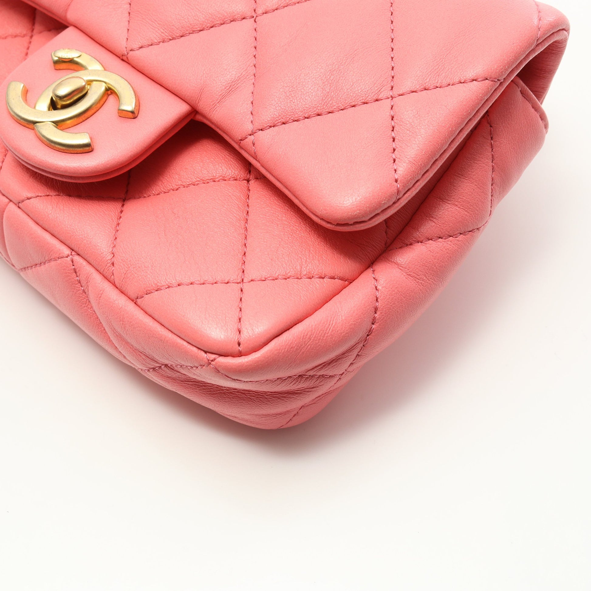 ミニマトラッセ チェーンショルダーバッグ ラムスキン ピンク ゴールド金具 シャネル バッグ CHANEL