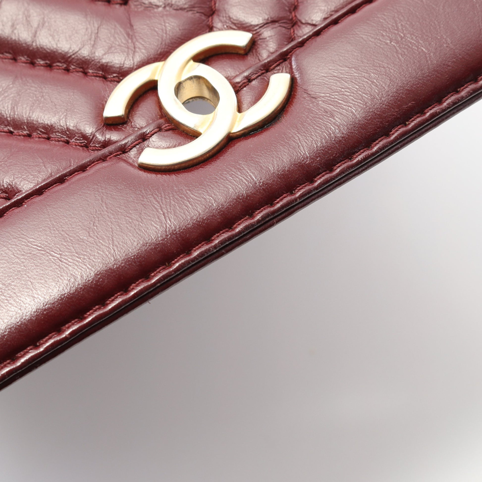 シェブロン Vステッチ トップハンドル チェーンショルダーバッグ レザー ボルドー ゴールド金具 2WAY シャネル バッグ CHANEL