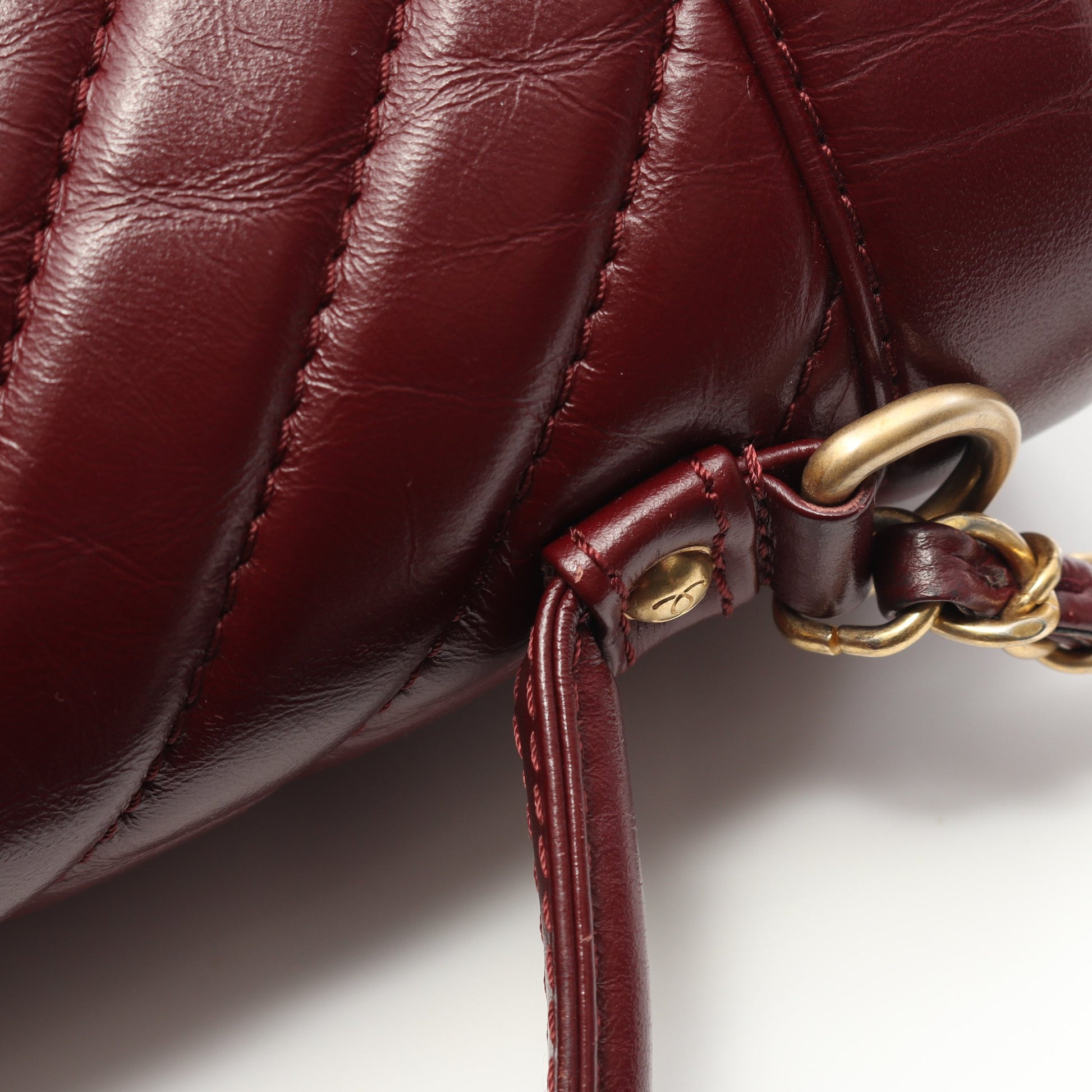 シェブロン Vステッチ トップハンドル チェーンショルダーバッグ レザー ボルドー ゴールド金具 2WAY シャネル バッグ CHANEL