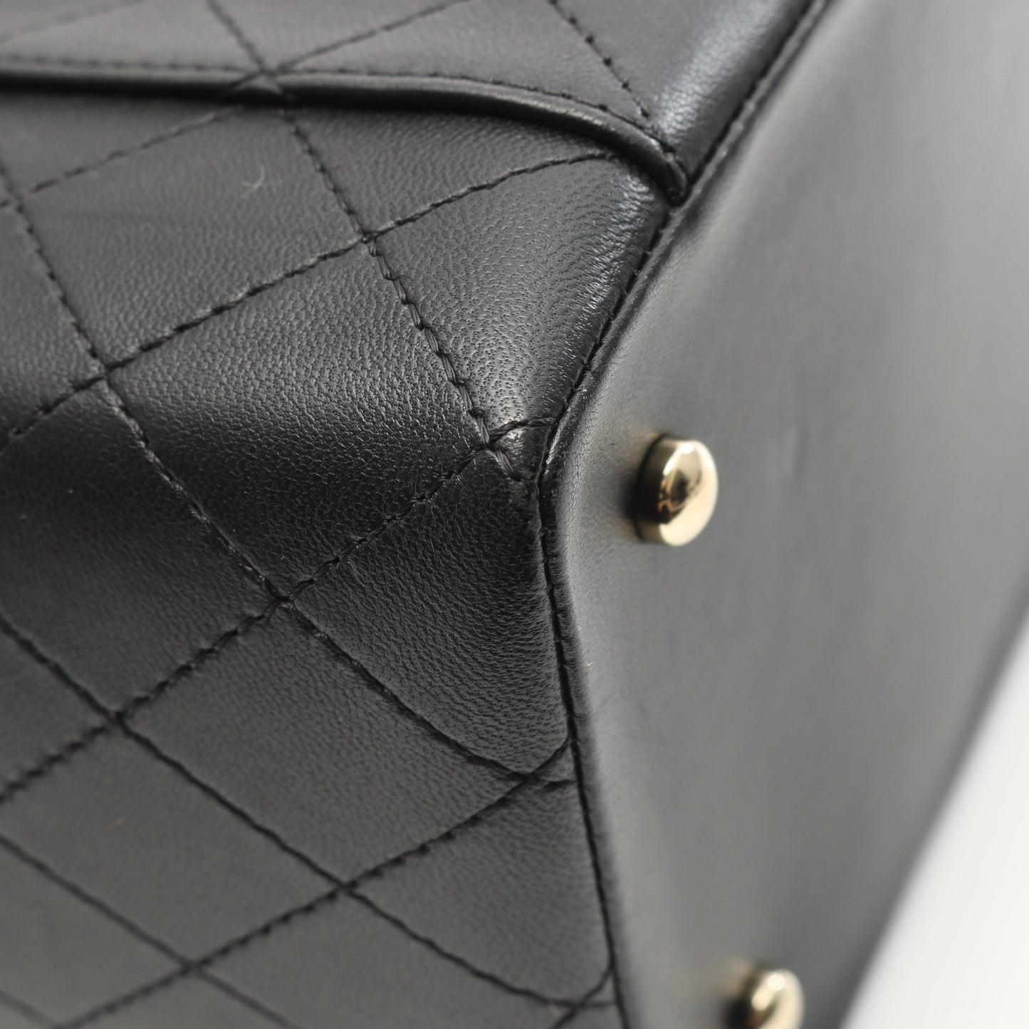 マトラッセ バニティバッグ チェーンショルダーバッグ ラムスキン ブラック ゴールド金具 シャネル バッグ CHANEL