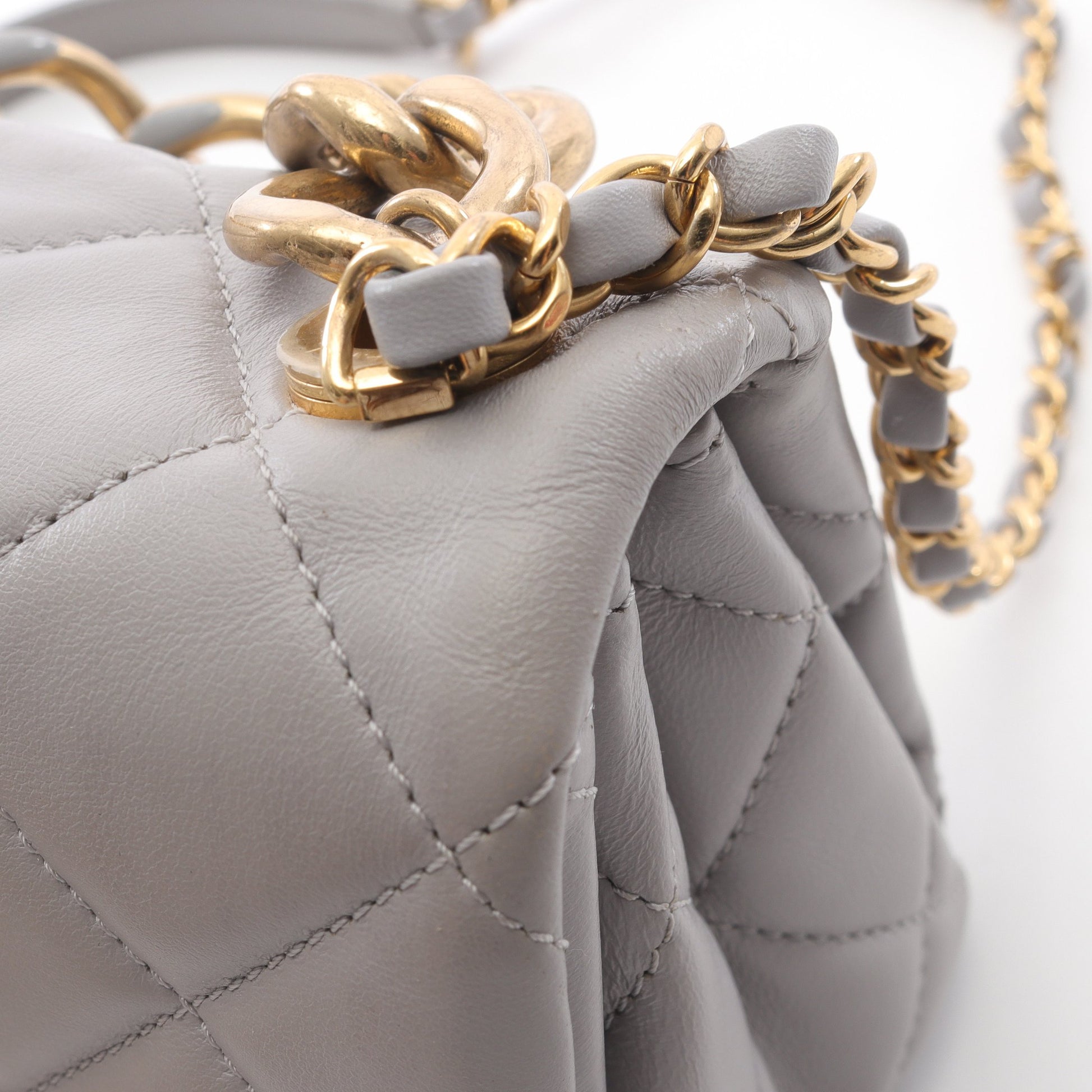ミニマトラッセ チェーンショルダーバッグ ラムスキン グレー ゴールド金具 シャネル バッグ CHANEL