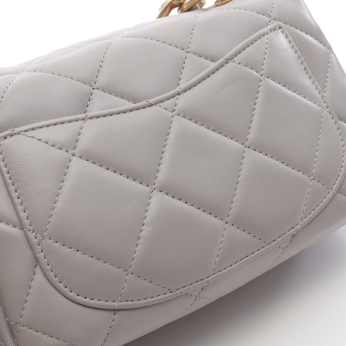 ミニマトラッセ チェーンショルダーバッグ ラムスキン グレー ゴールド金具 シャネル バッグ CHANEL