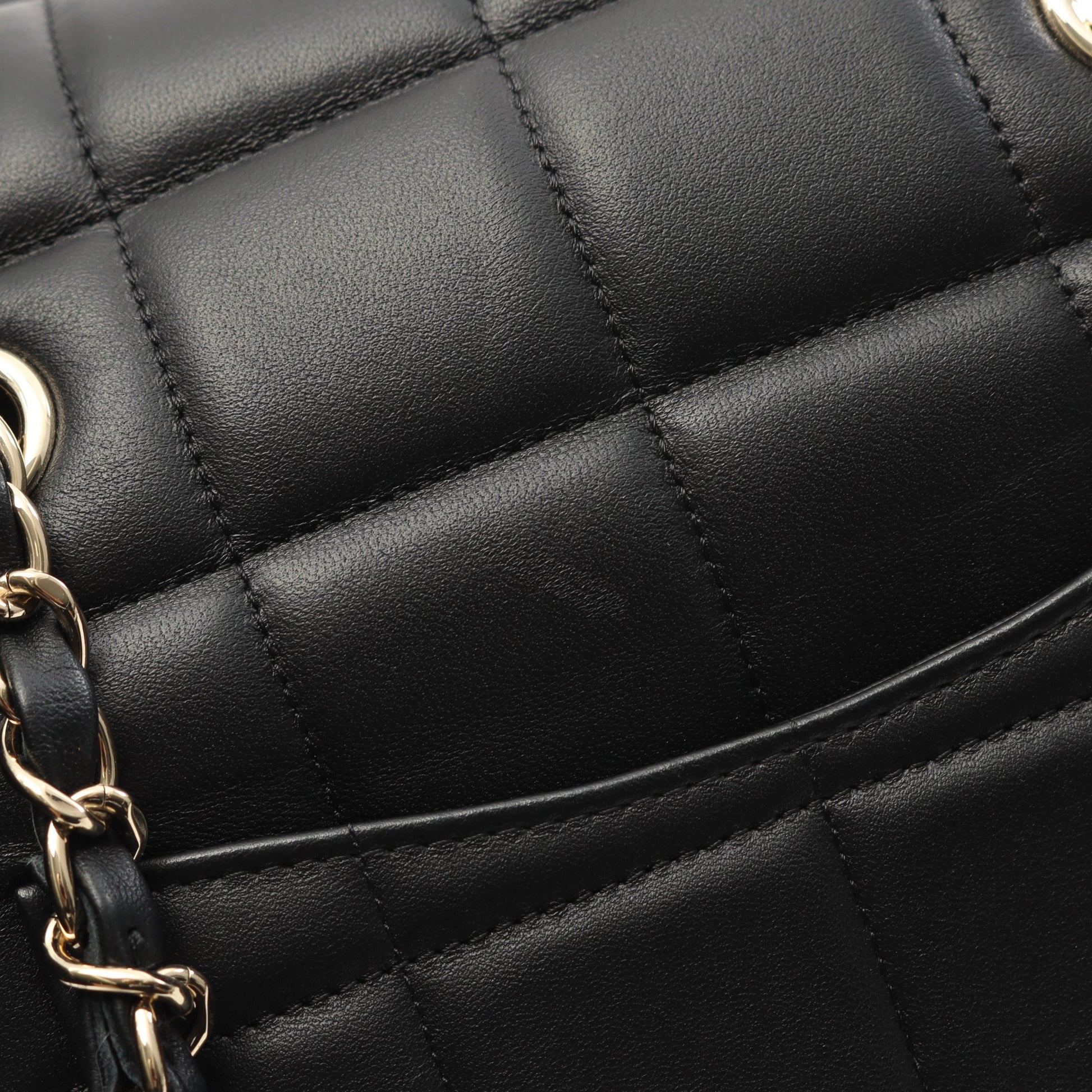 チョコバー ミニフラップ チェーンショルダーバッグ ラムスキン ブラック ゴールド金具 シャネル バッグ CHANEL